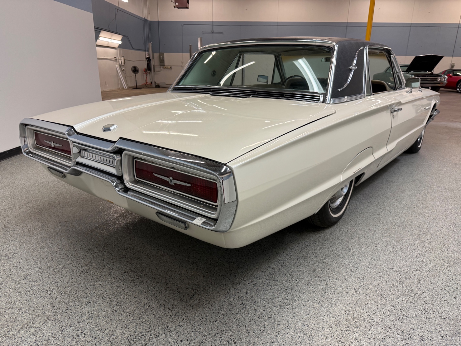 Vehicle photo 8