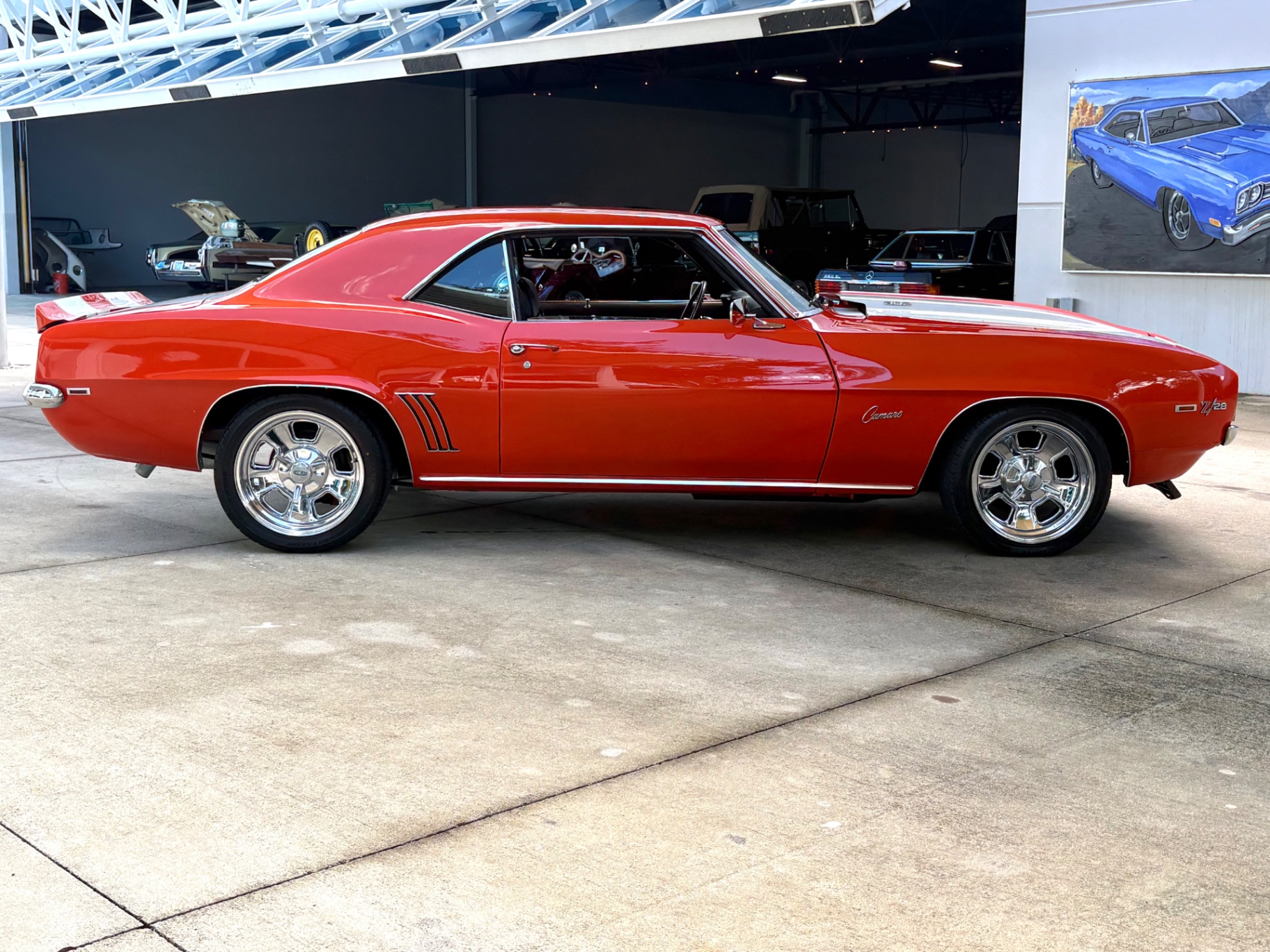 Vehicle photo 5
