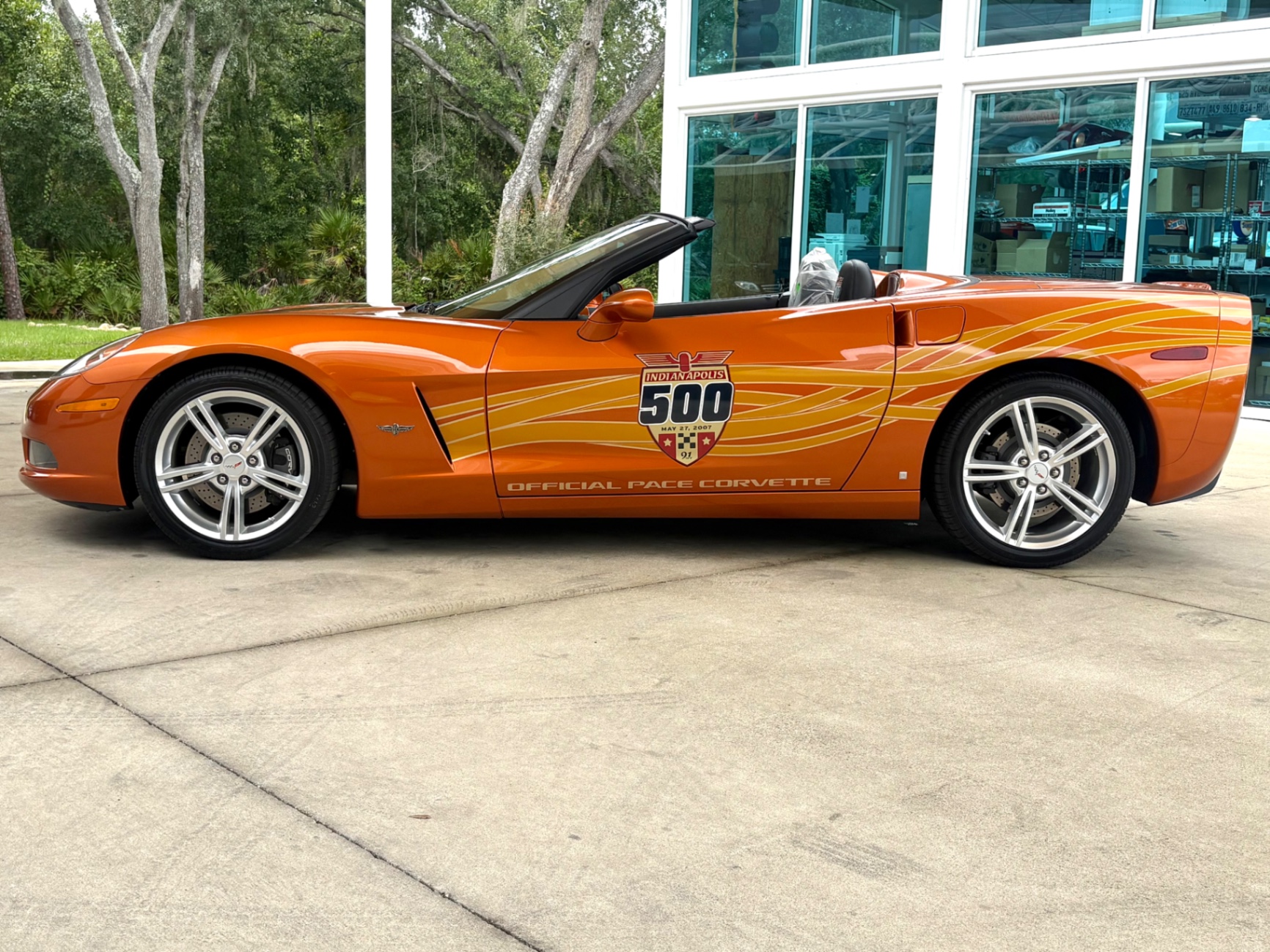 Vehicle photo 10
