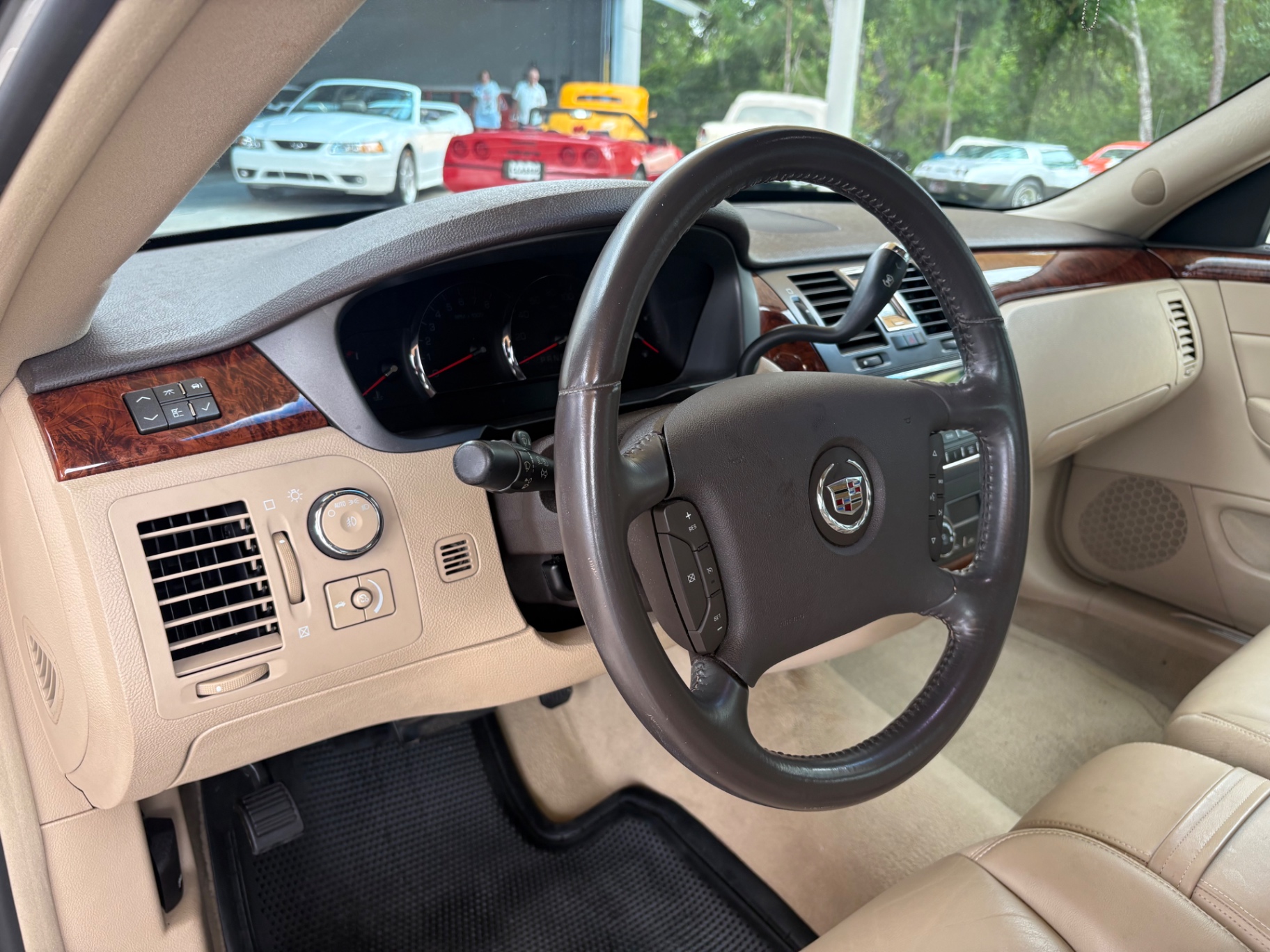 Vehicle photo 30