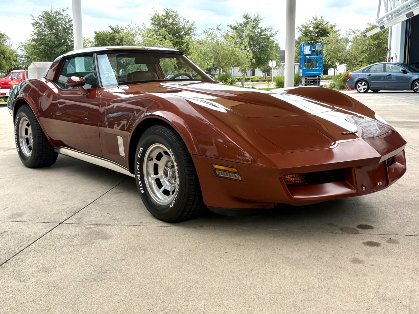 Vehicle photo 4