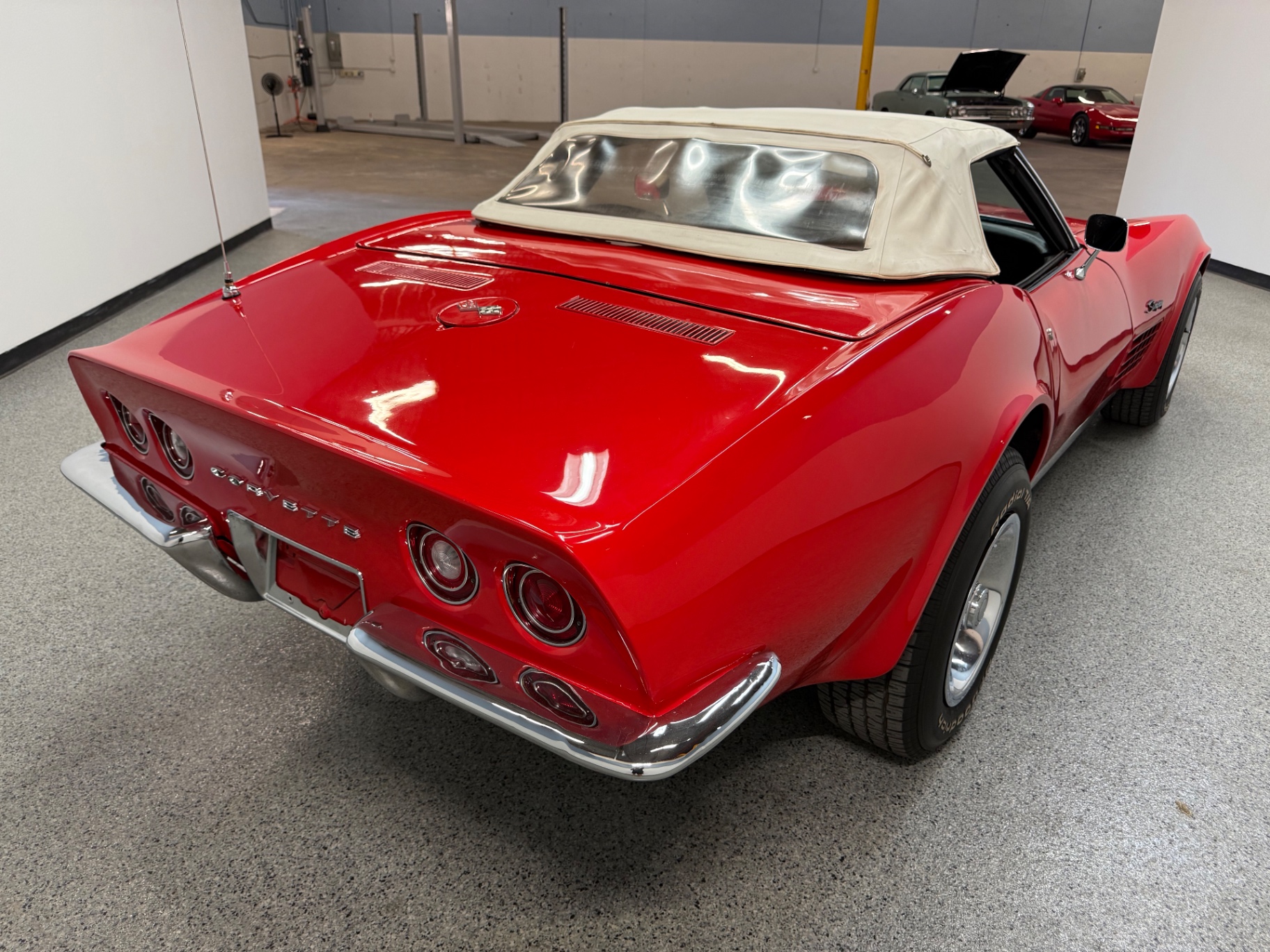 Vehicle photo 28
