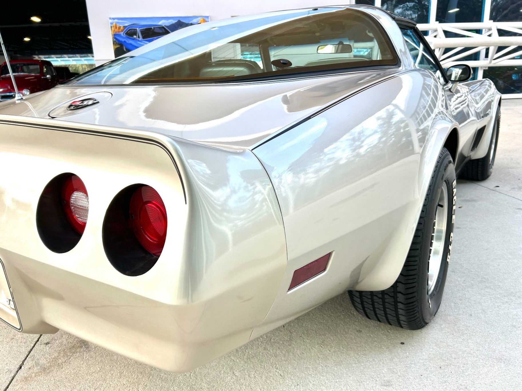 Vehicle photo 16
