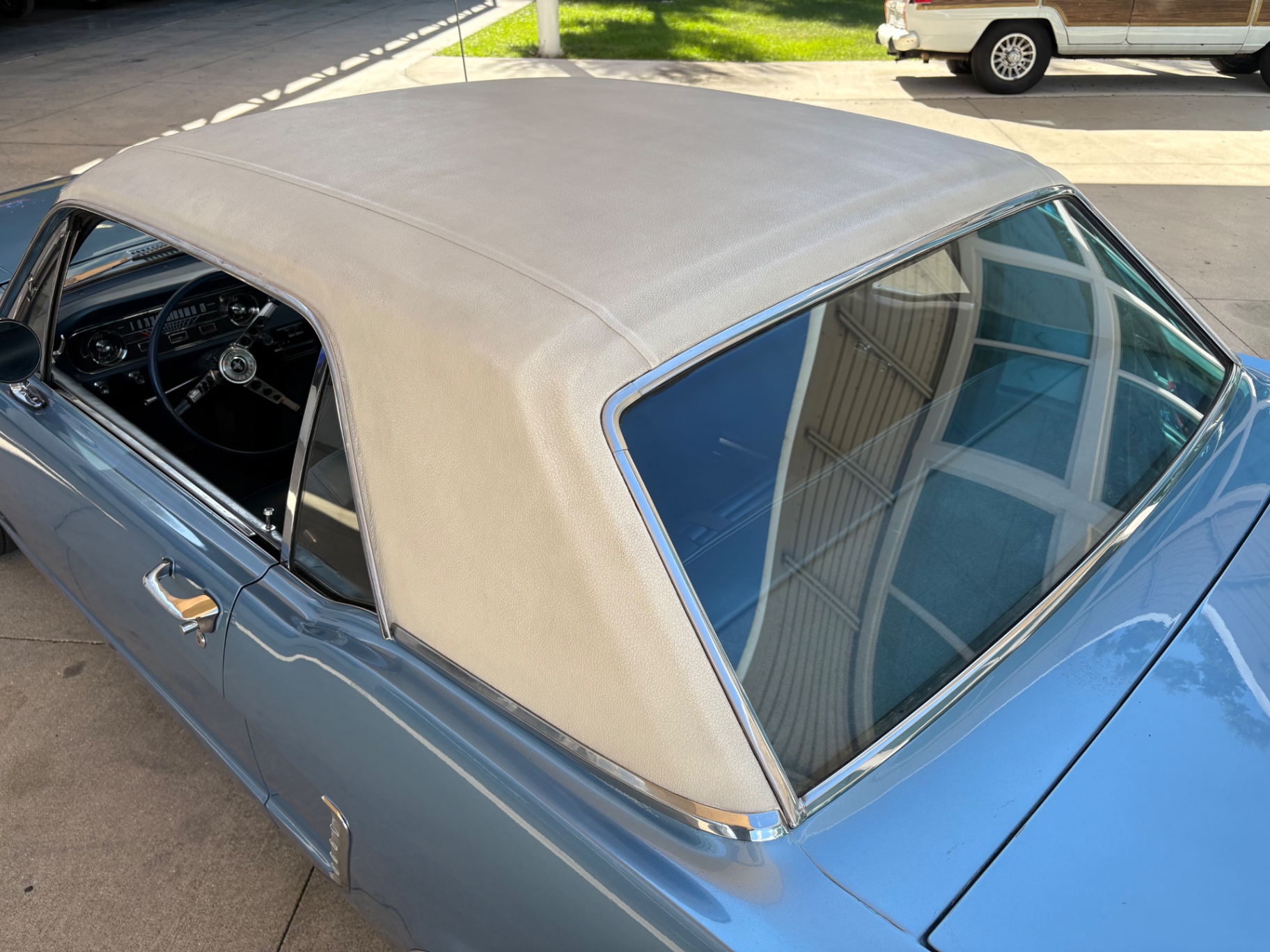 Vehicle photo 21