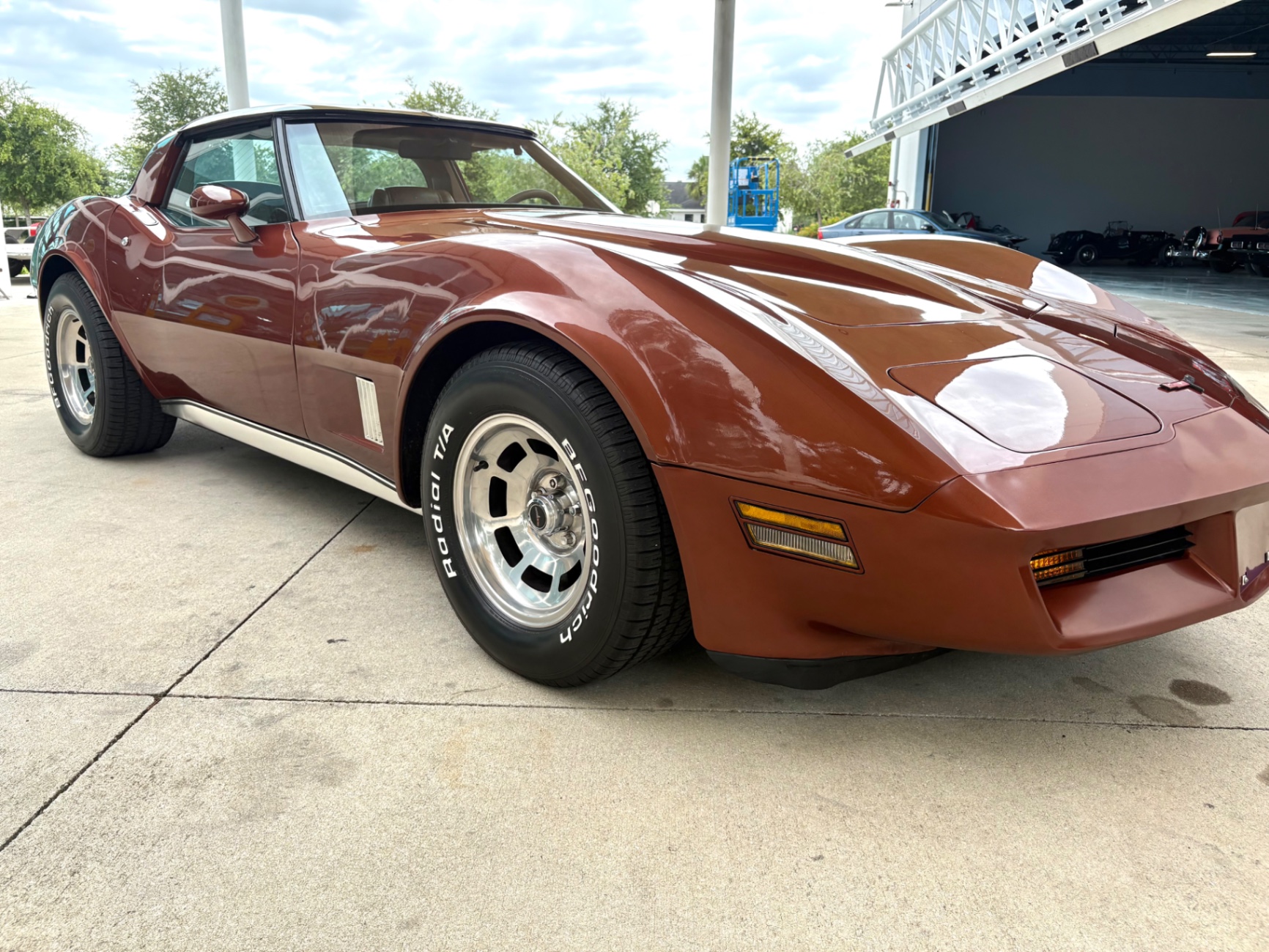Vehicle photo 19