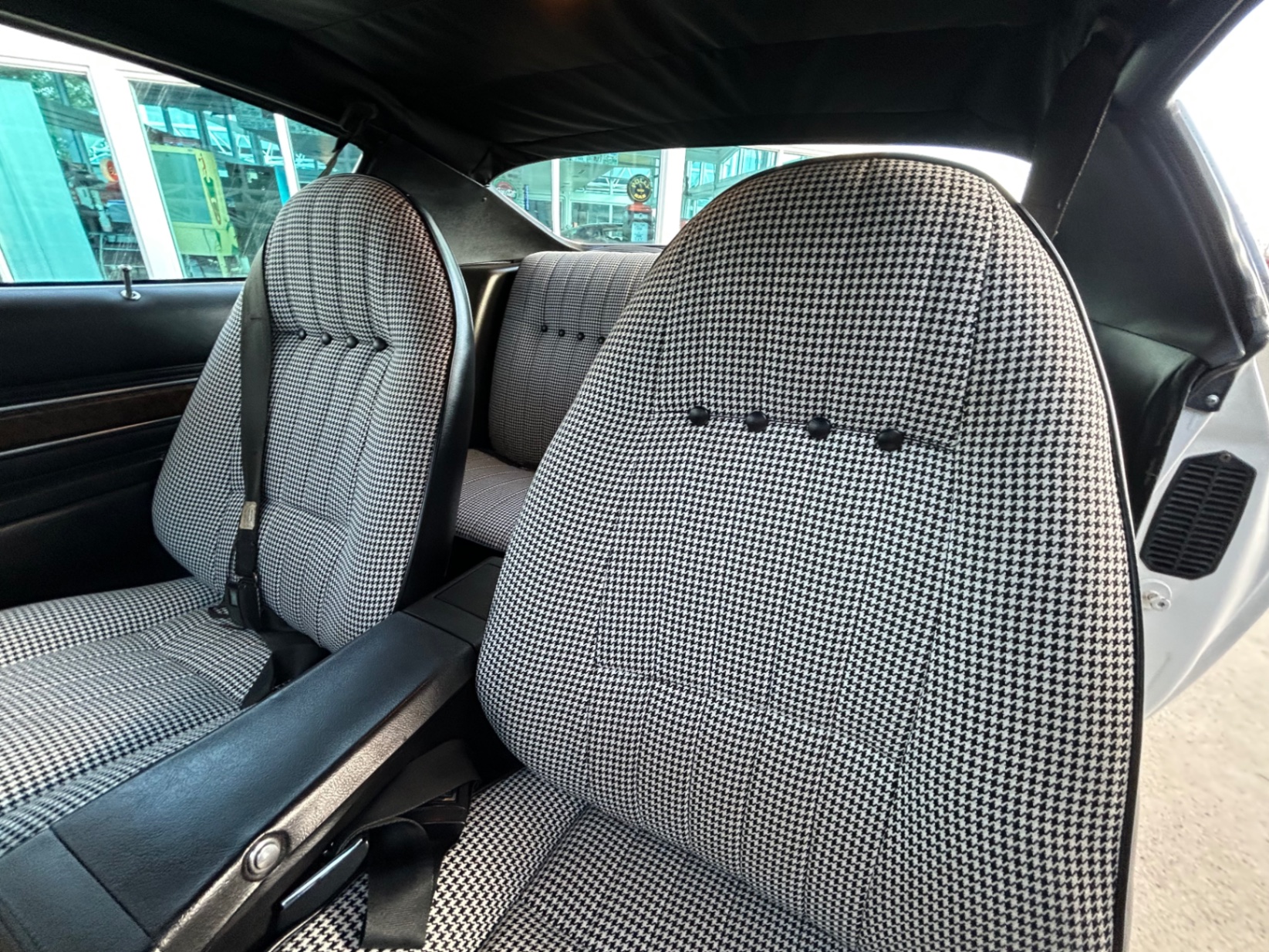 Vehicle photo 32