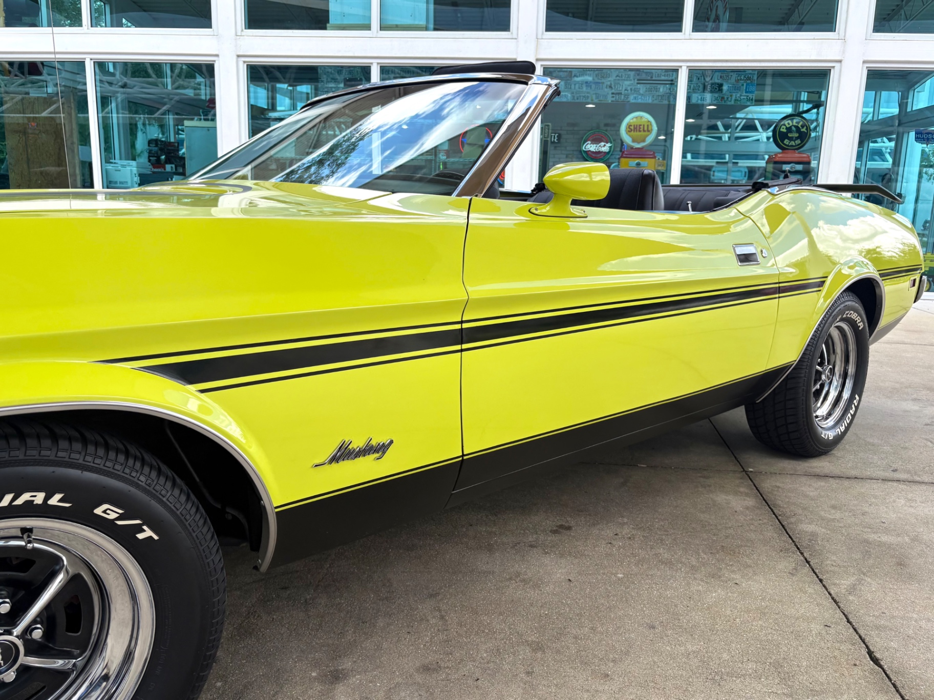 Vehicle photo 13