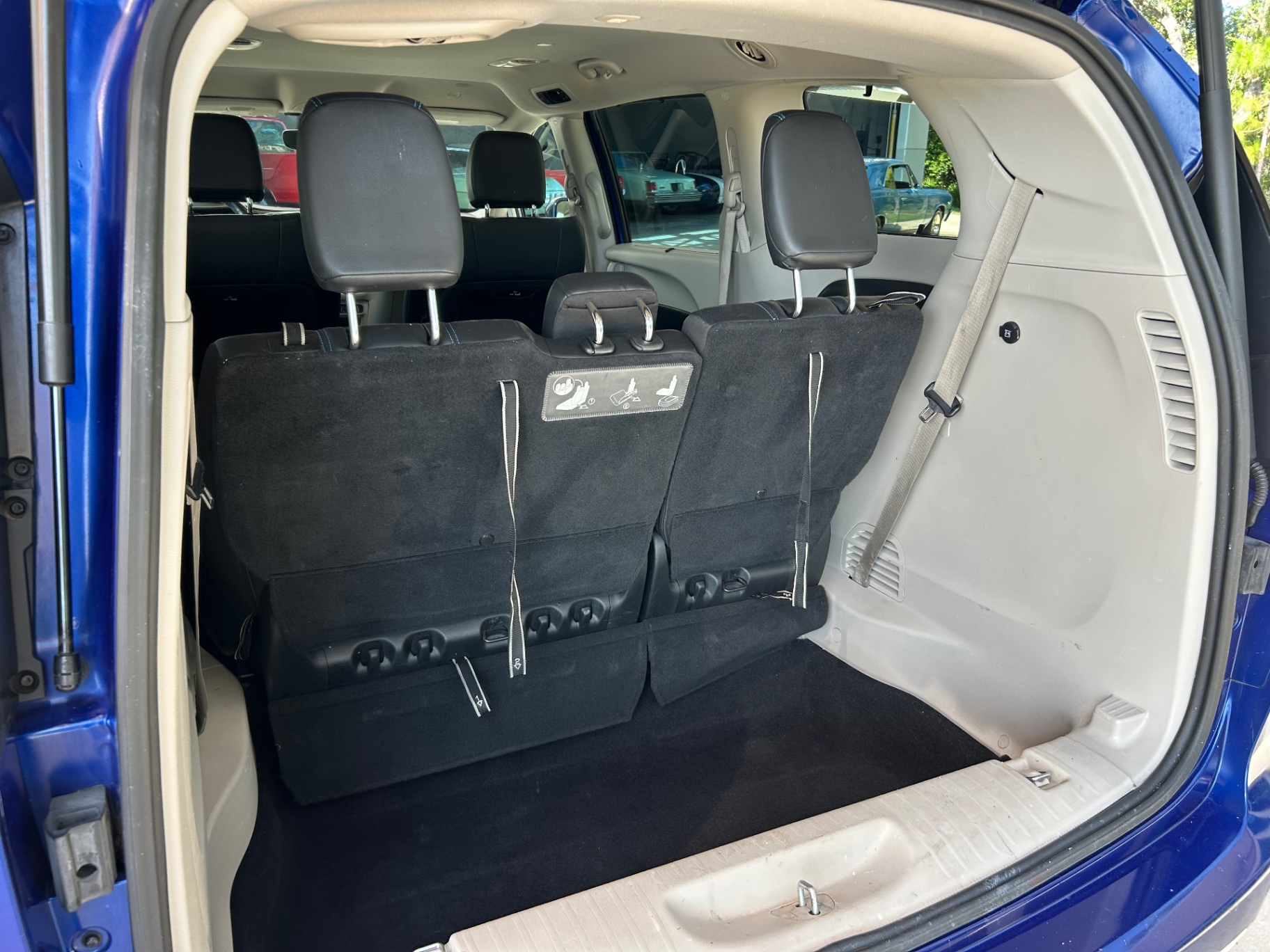 Vehicle photo 9