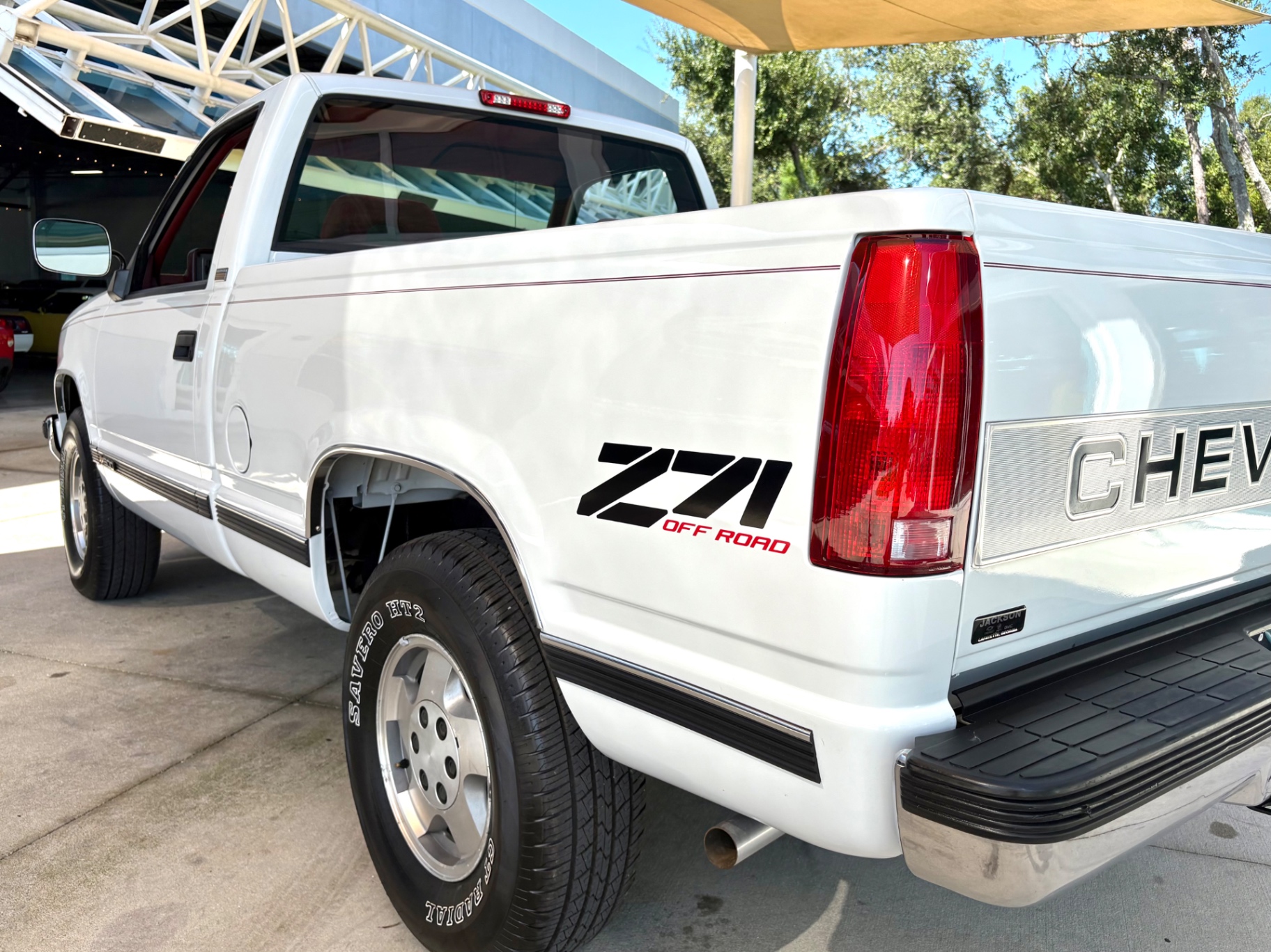 Vehicle photo 14