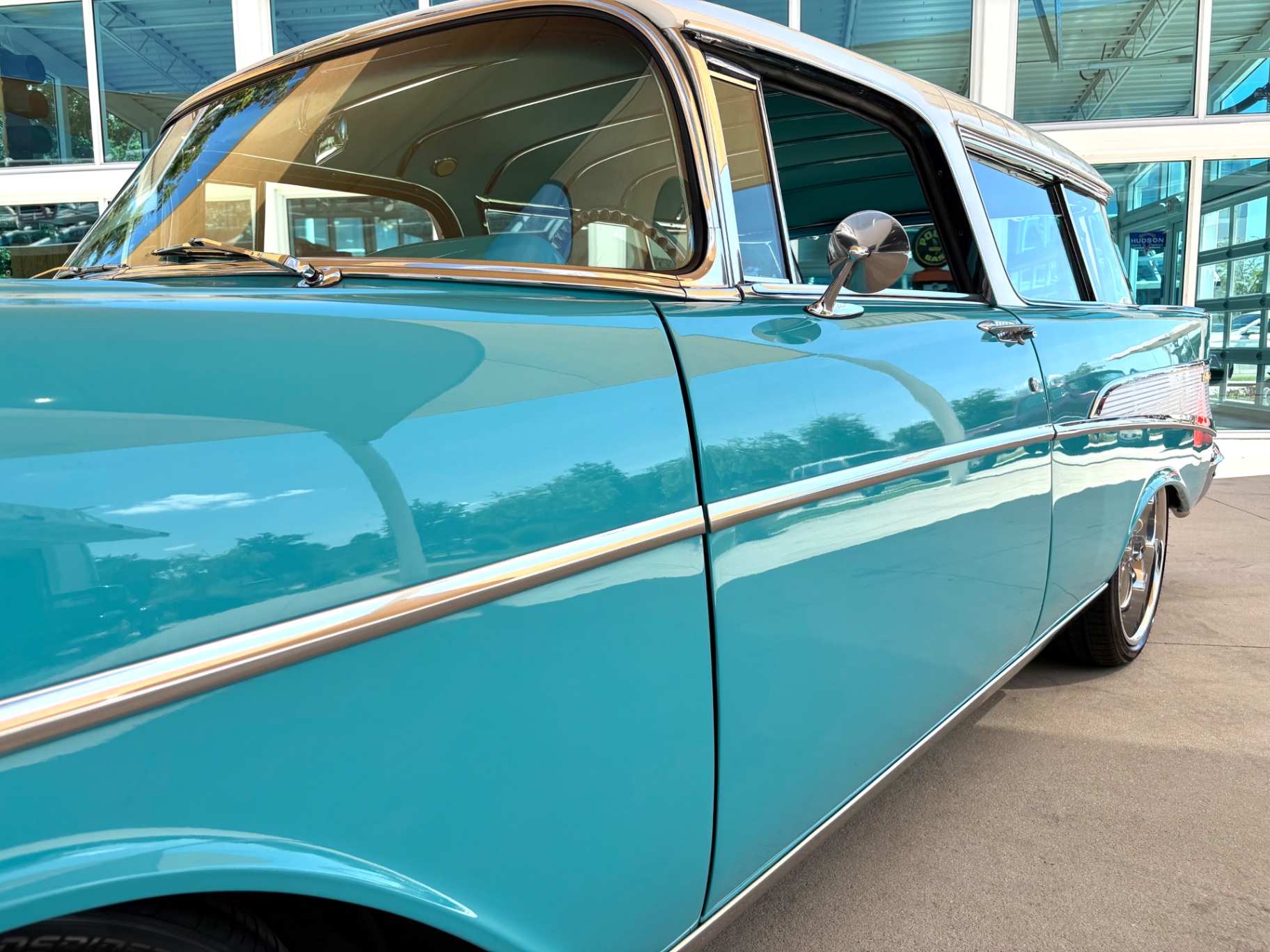 Vehicle photo 12