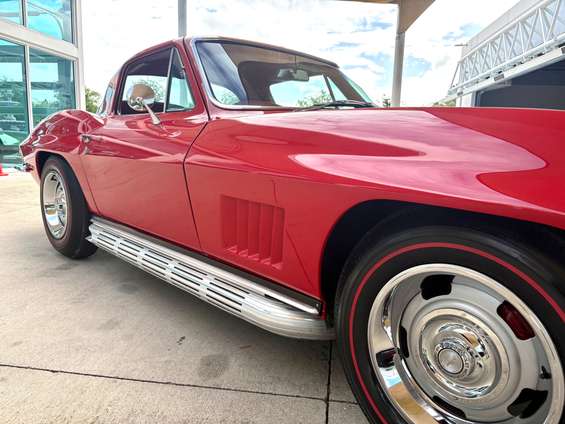 Vehicle photo 19