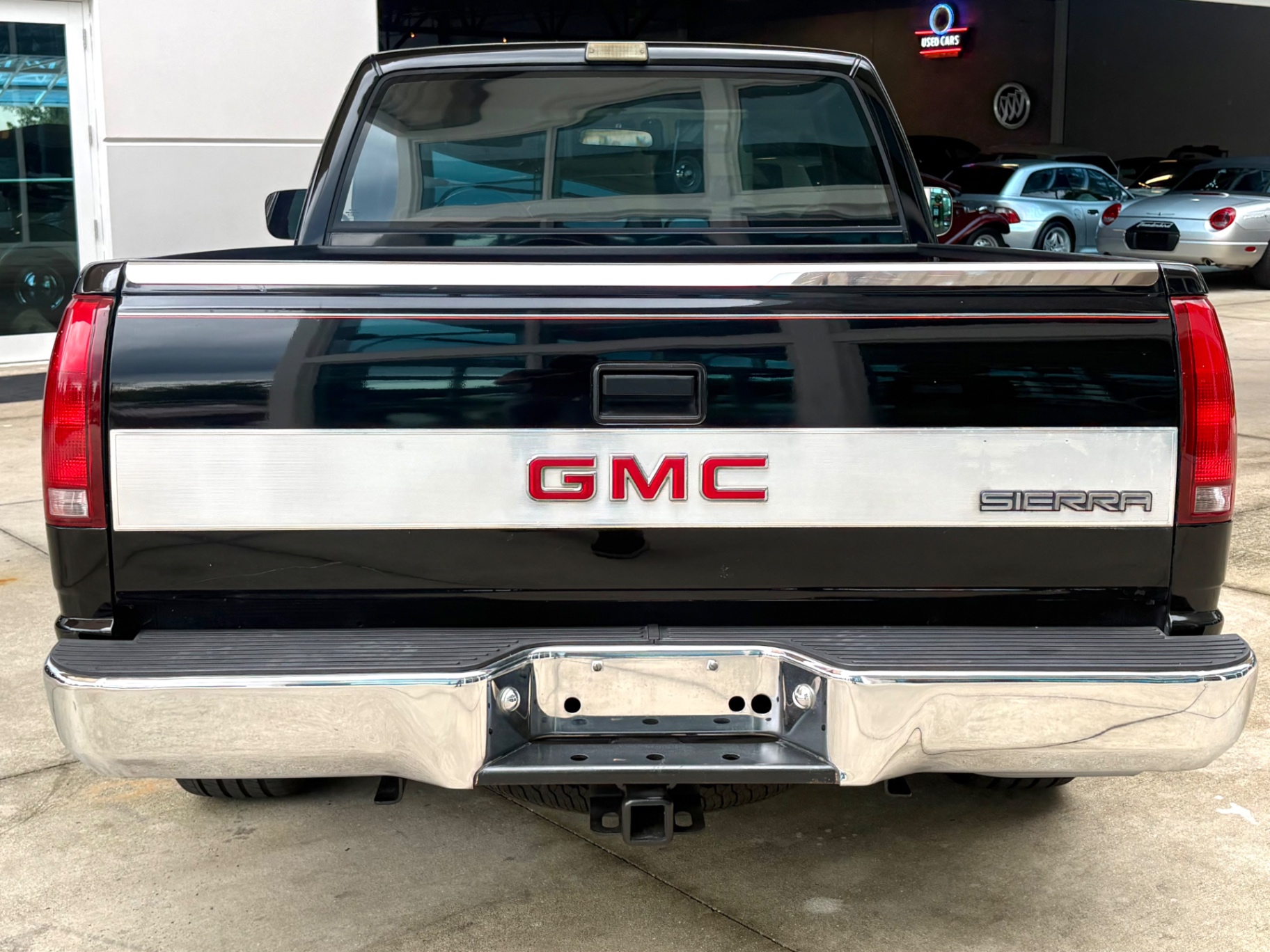 Vehicle photo 7