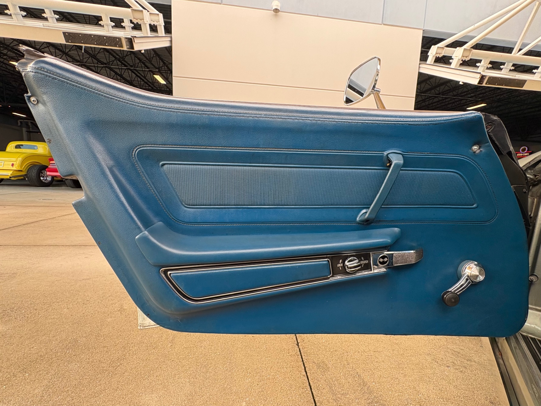 Vehicle photo 37