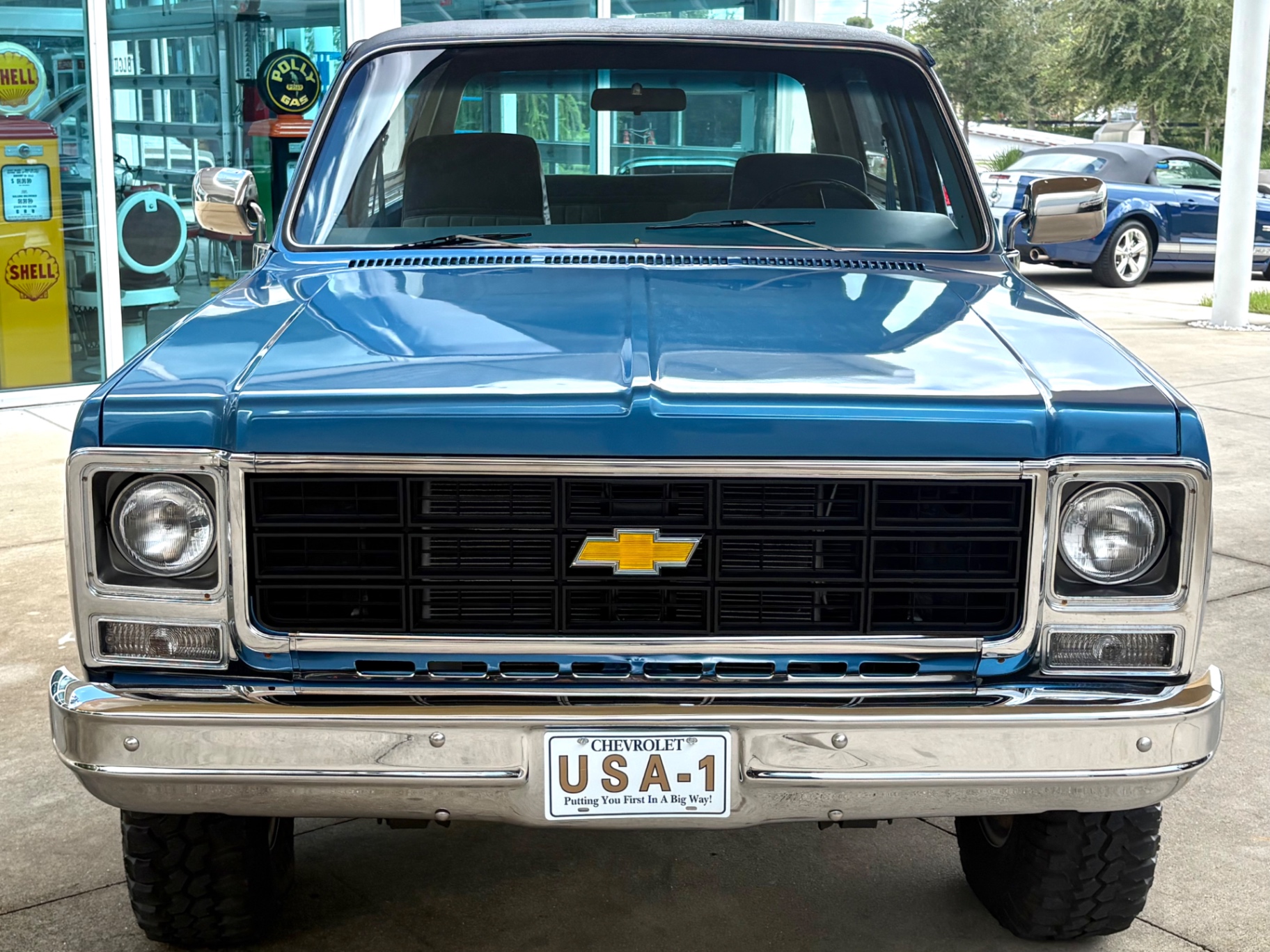 Vehicle photo 3