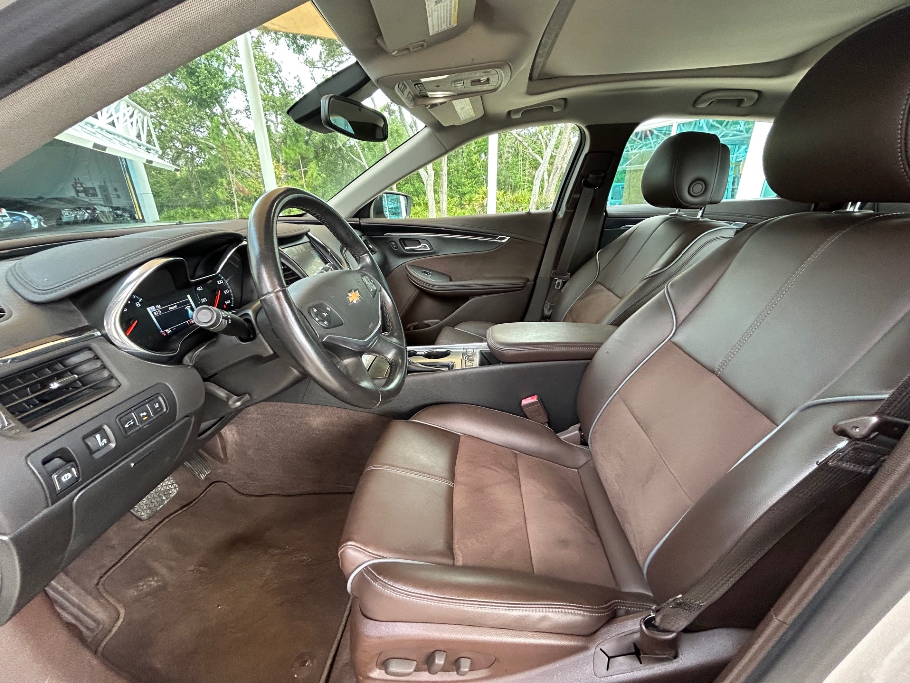 Vehicle photo 31