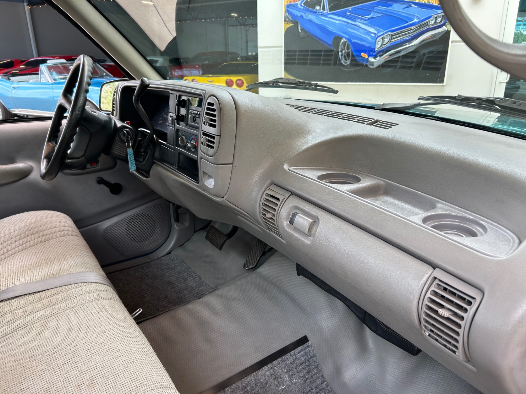 Vehicle photo 34