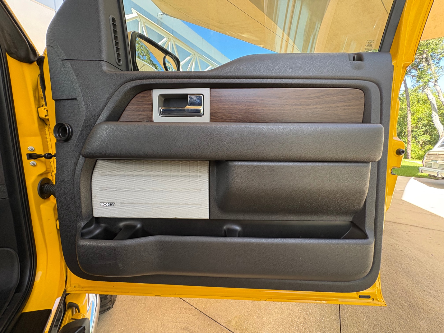 Vehicle photo 41