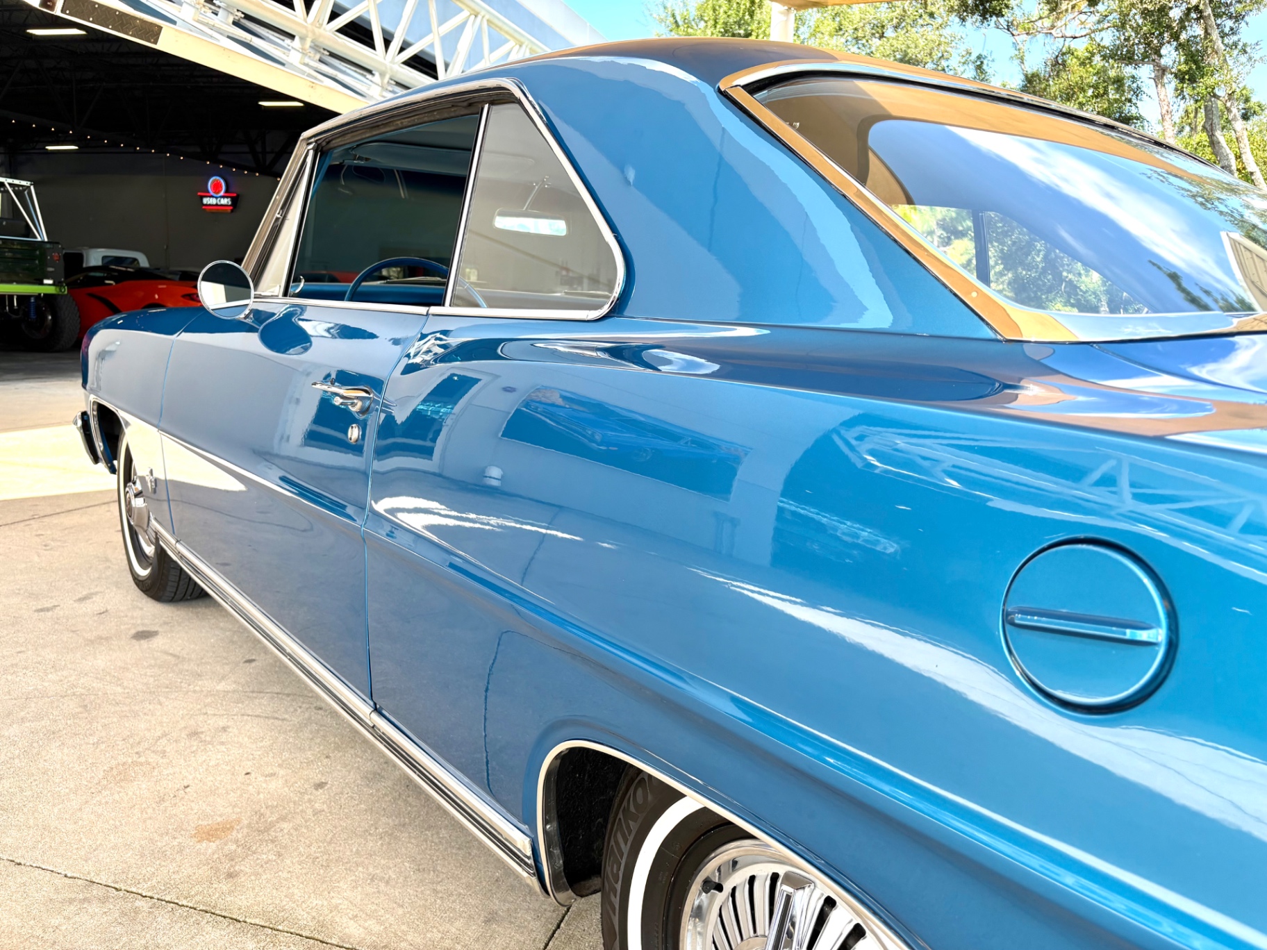 Vehicle photo 13