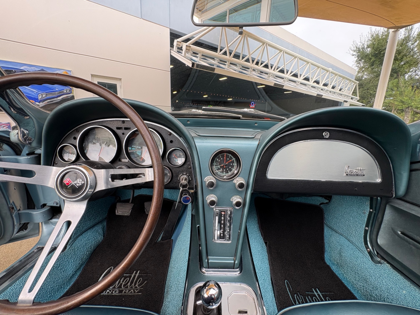 Vehicle photo 43