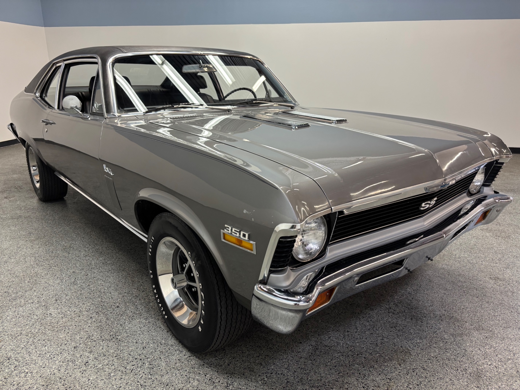 Vehicle photo 9