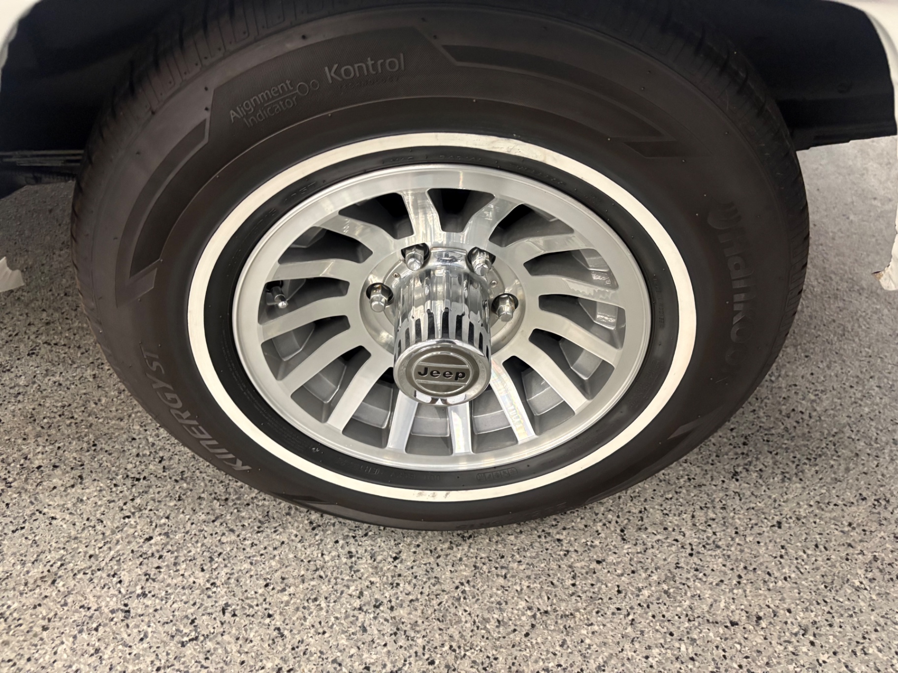 Vehicle photo 9
