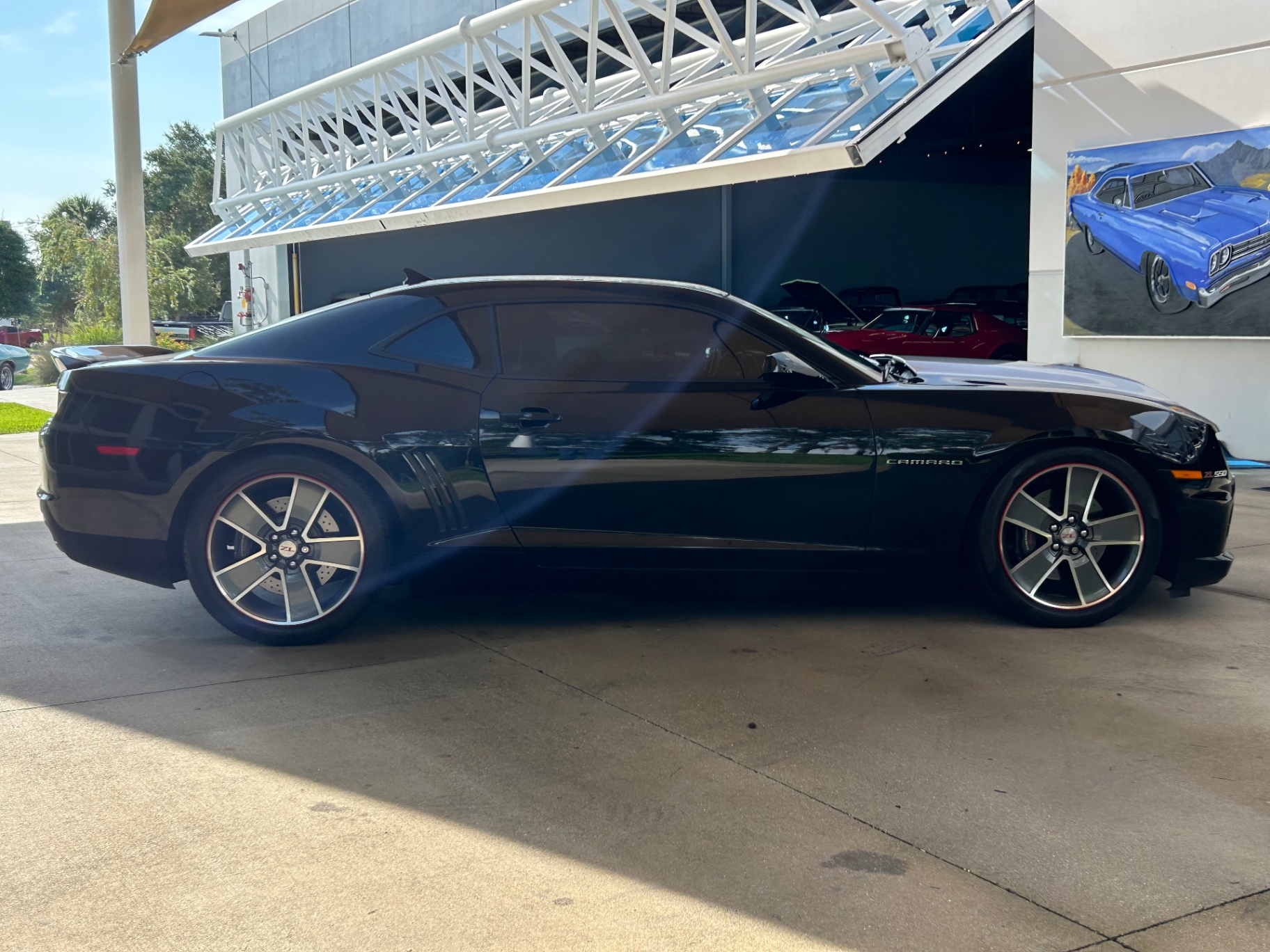 Vehicle photo 4