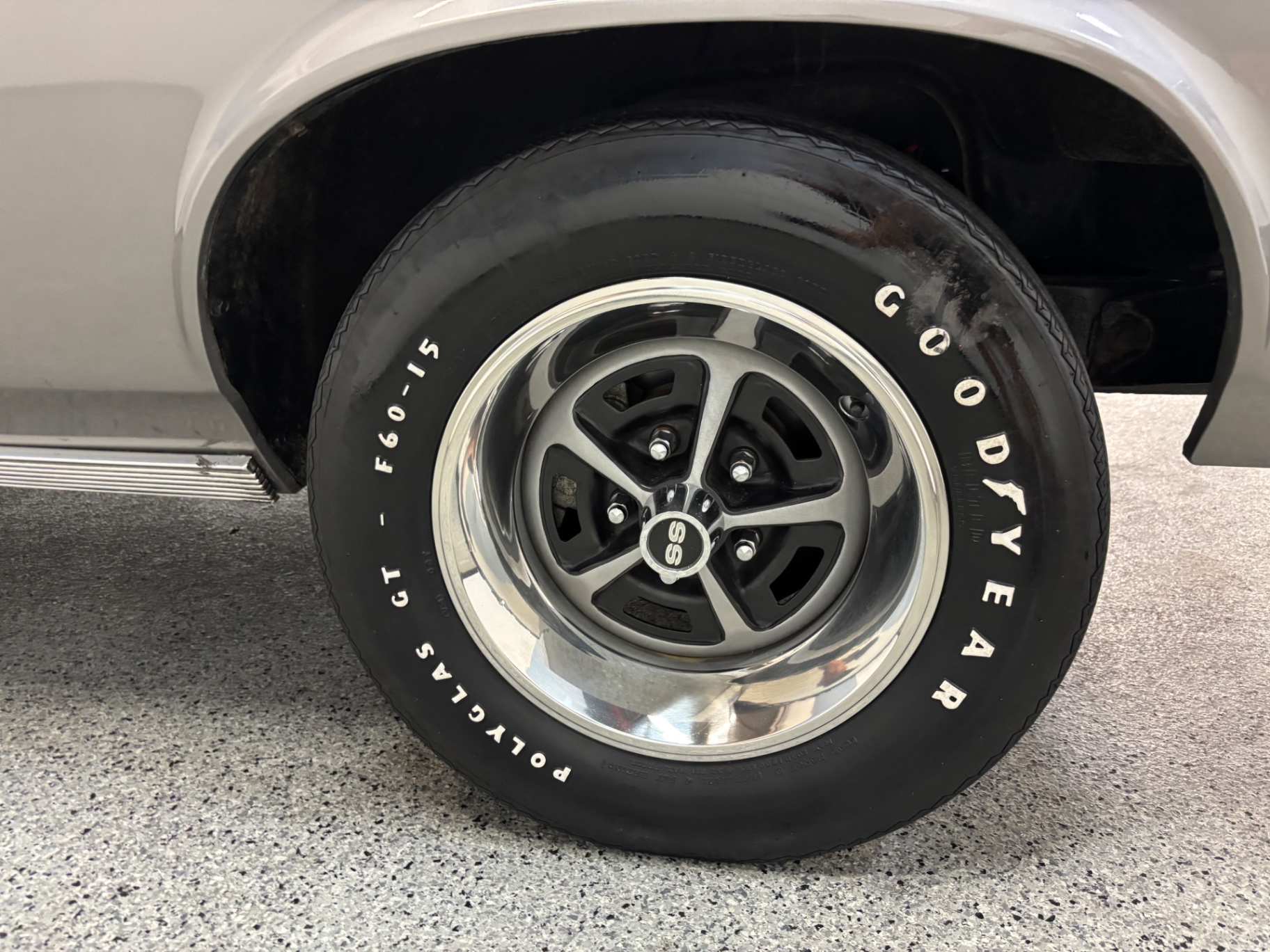 Vehicle photo 13