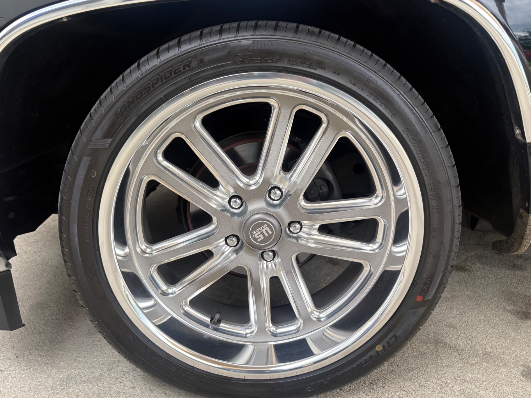 Vehicle photo 21