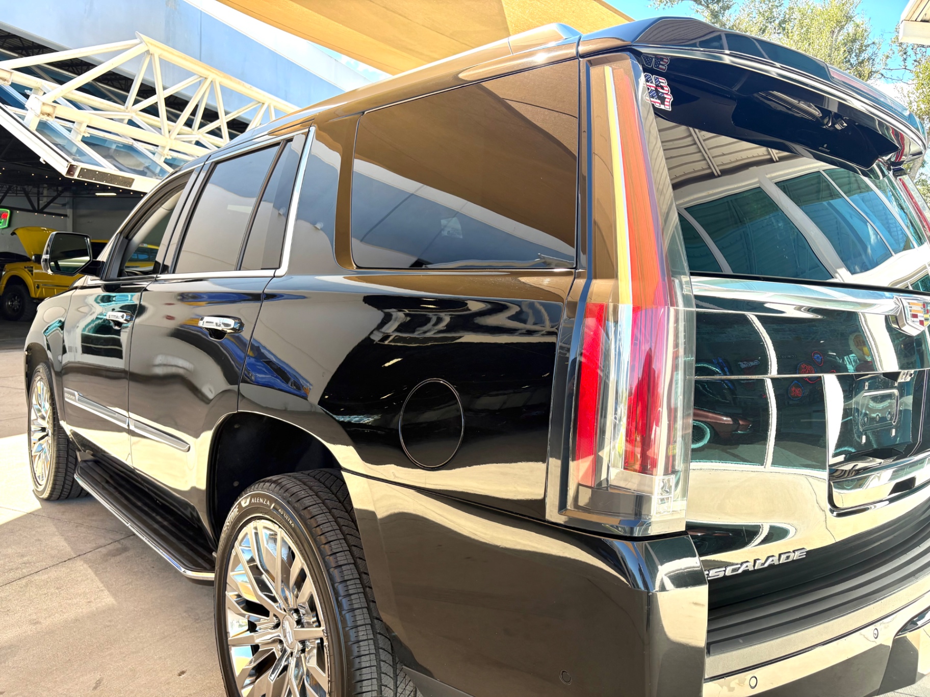 Vehicle photo 15