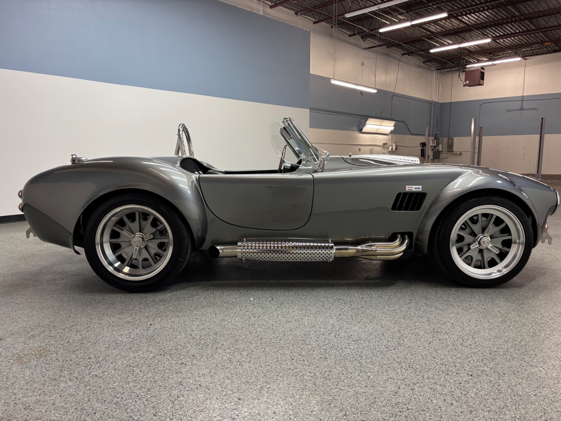 Vehicle photo 8
