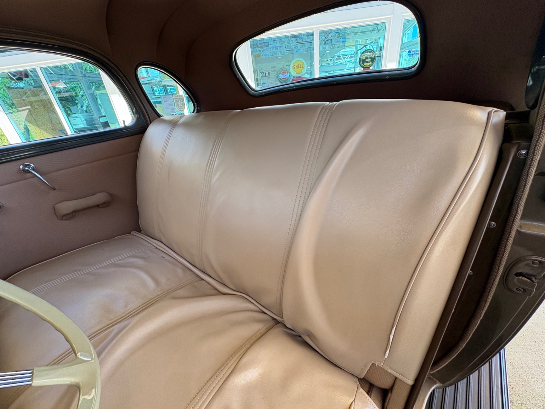 Vehicle photo 29