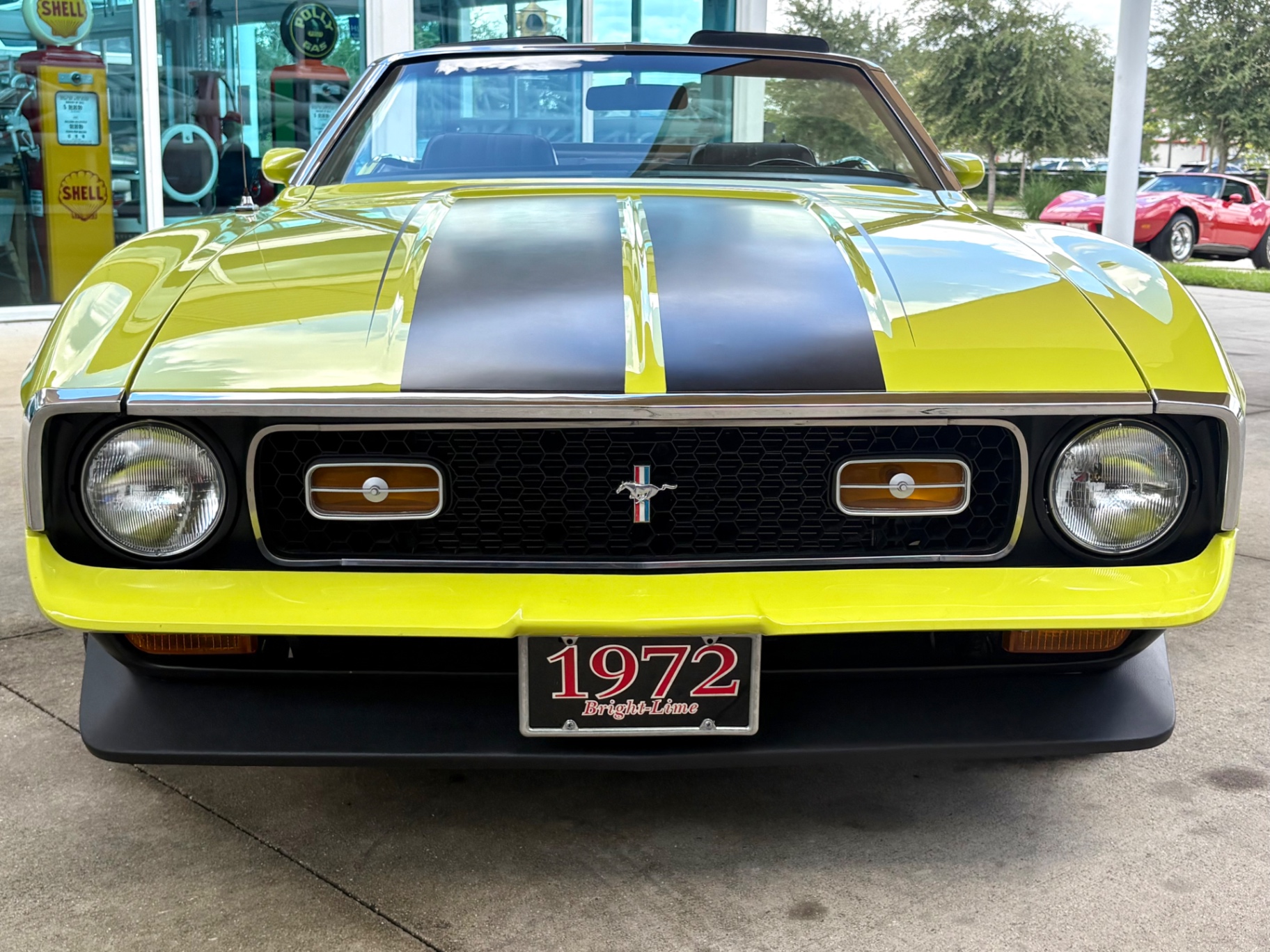 Vehicle photo 2