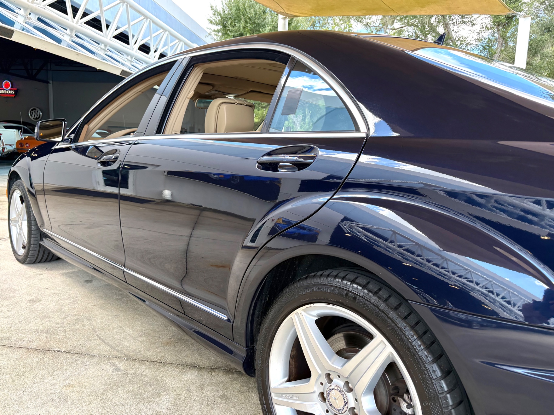 Vehicle photo 14
