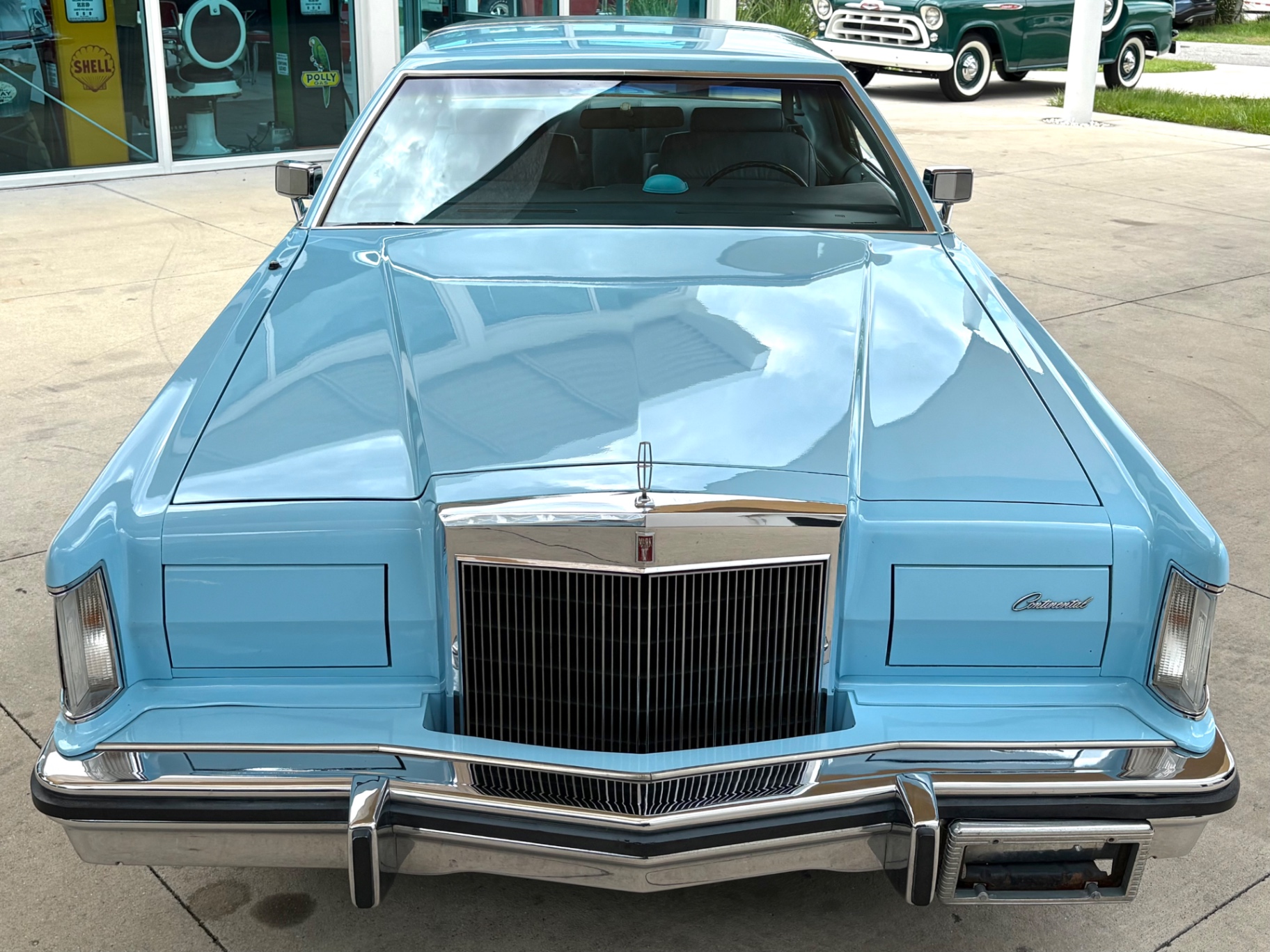 Vehicle photo 3
