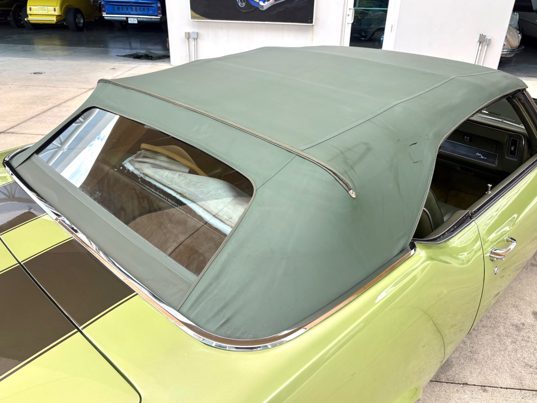 Vehicle photo 26