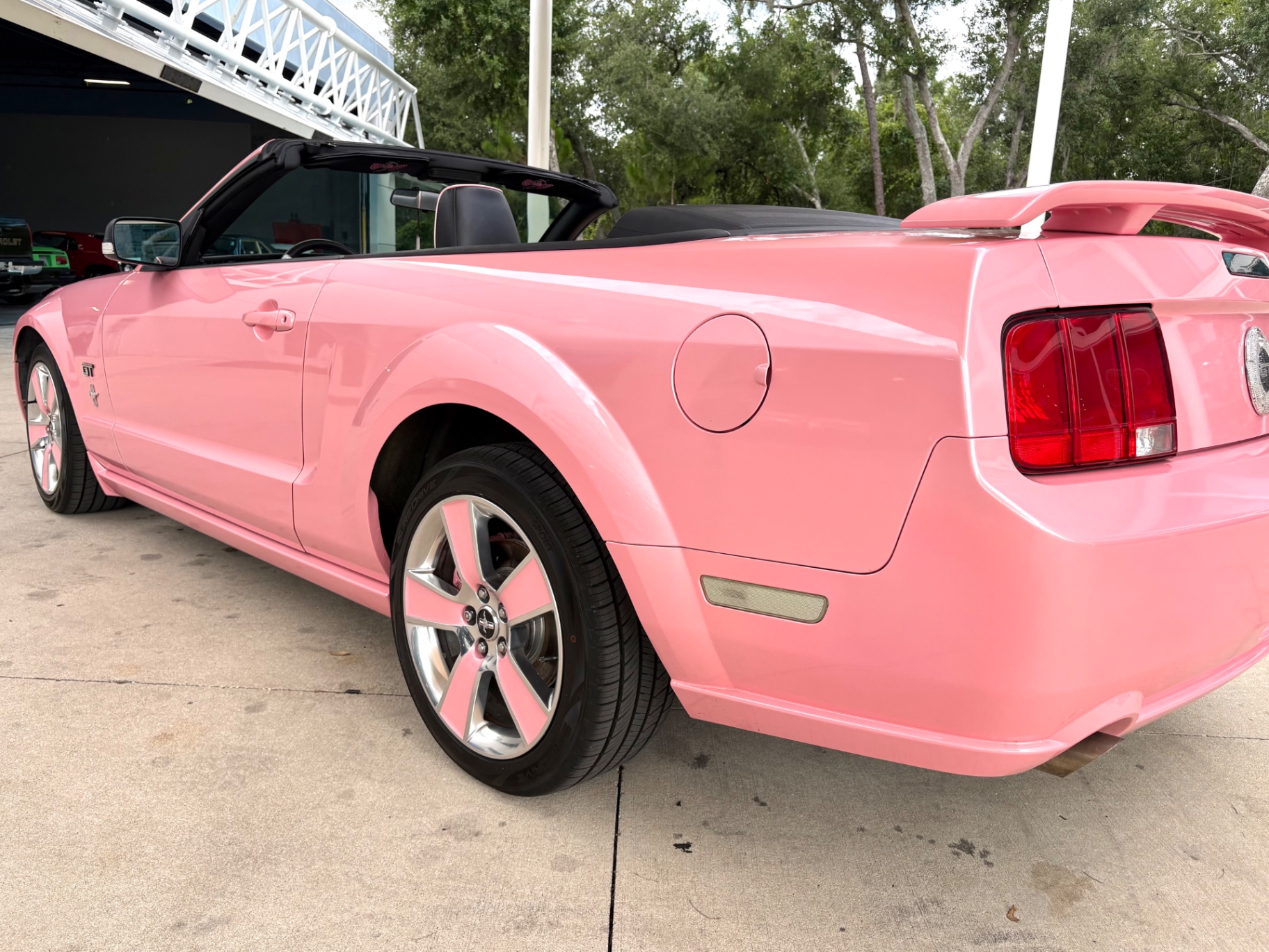 Vehicle photo 15