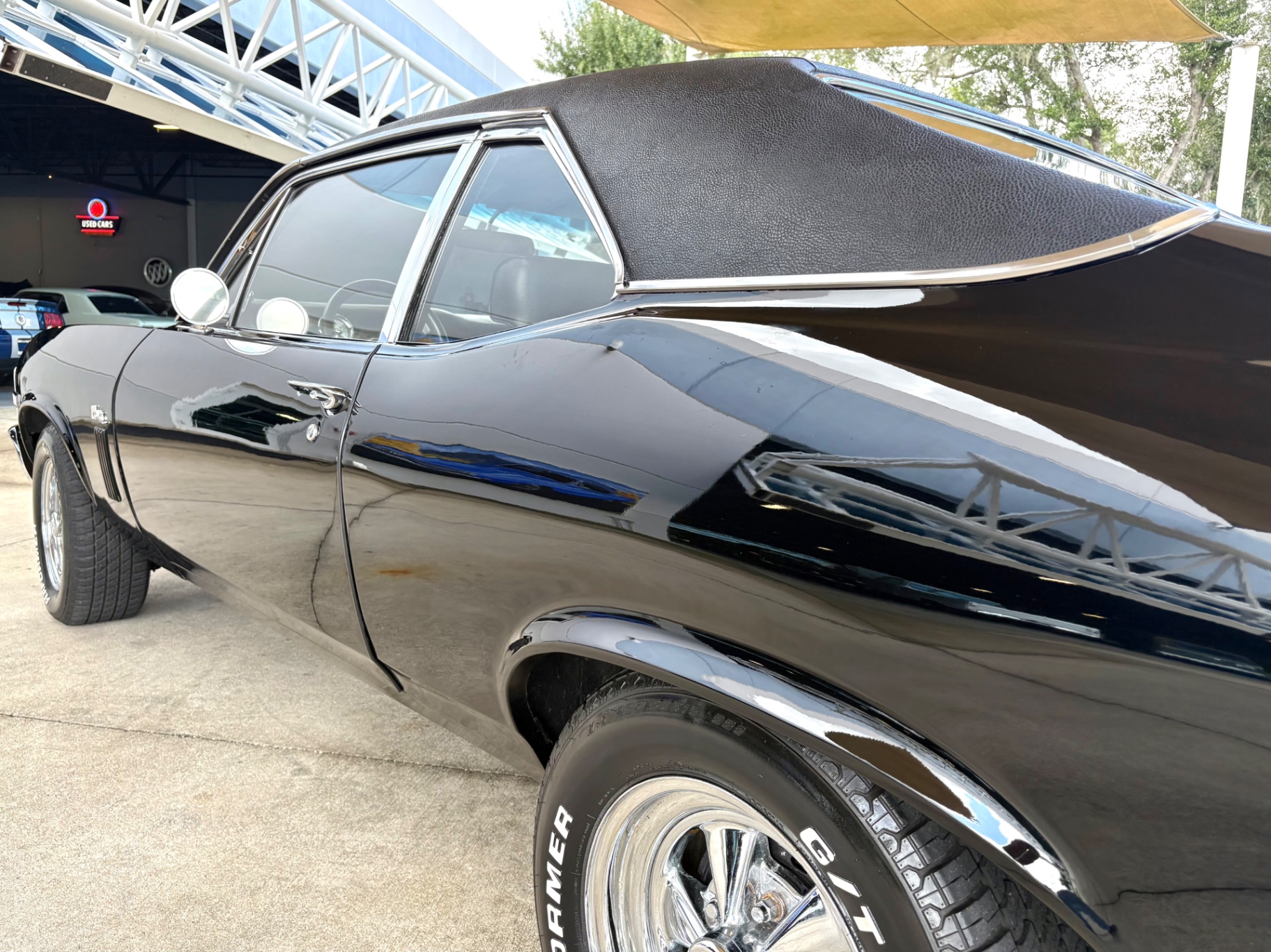 Vehicle photo 14