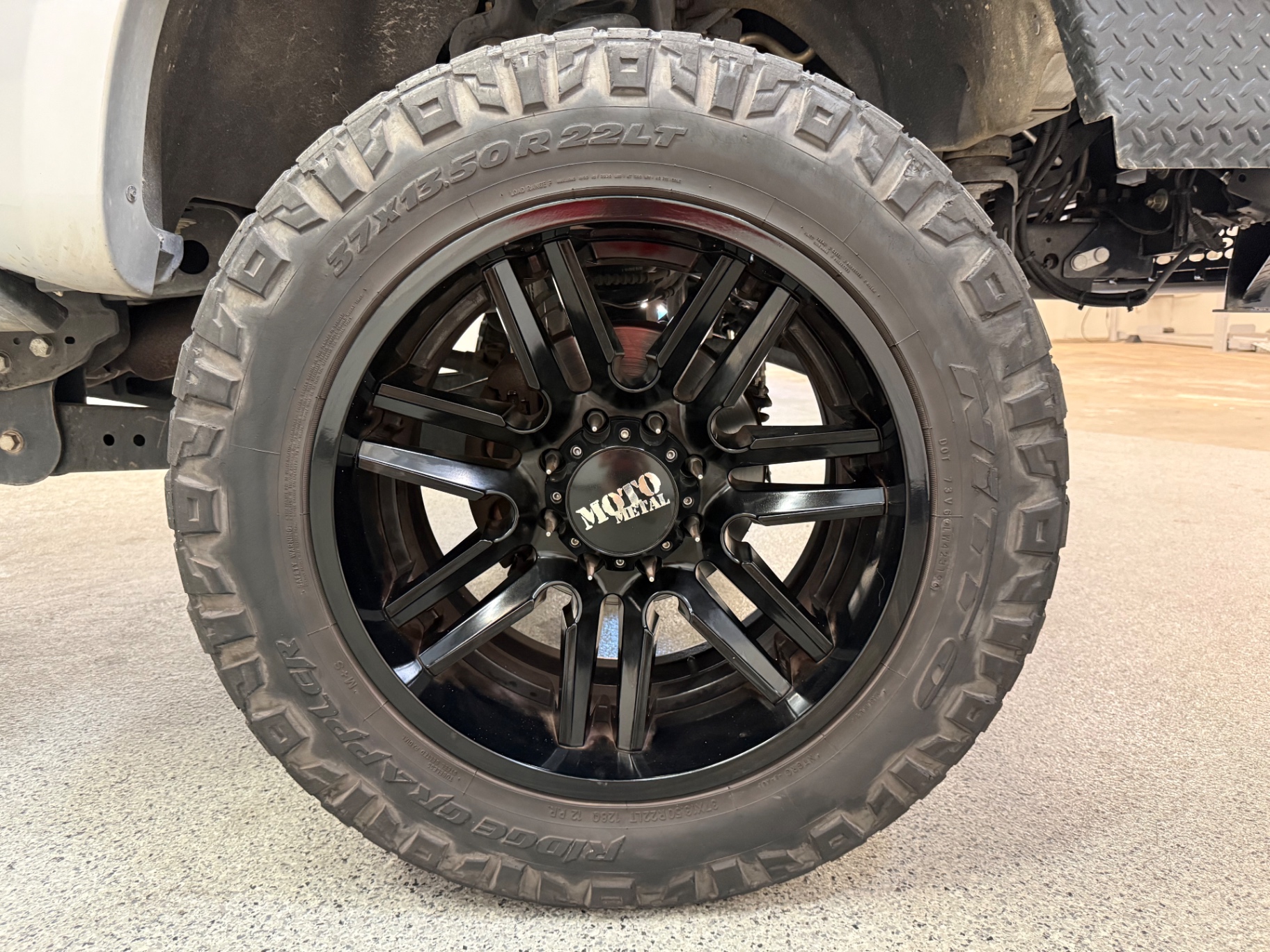 Vehicle photo 13