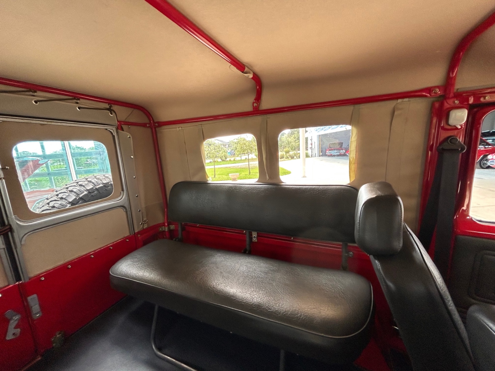 Vehicle photo 41