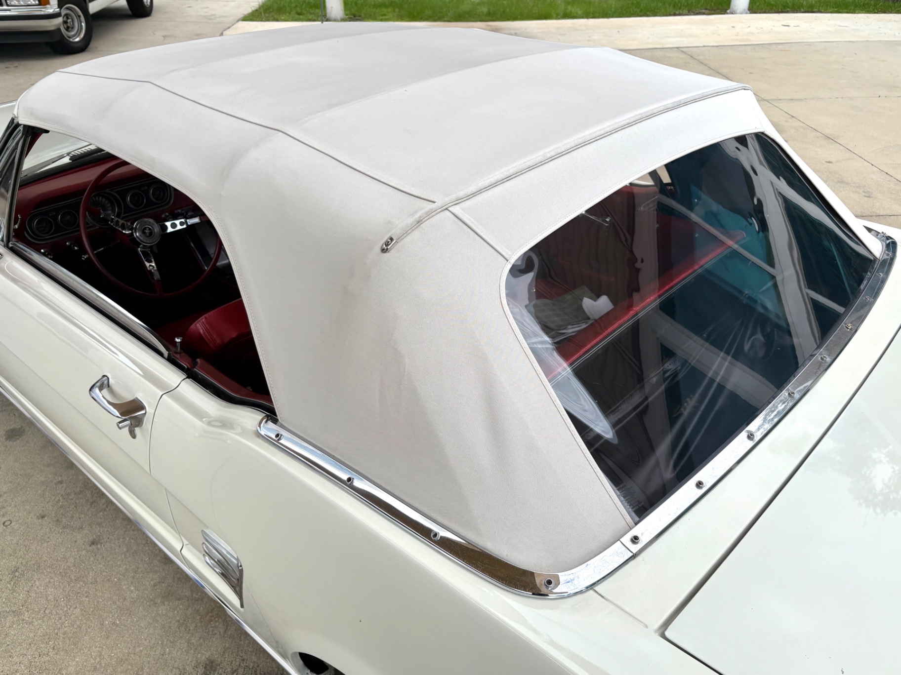 Vehicle photo 25
