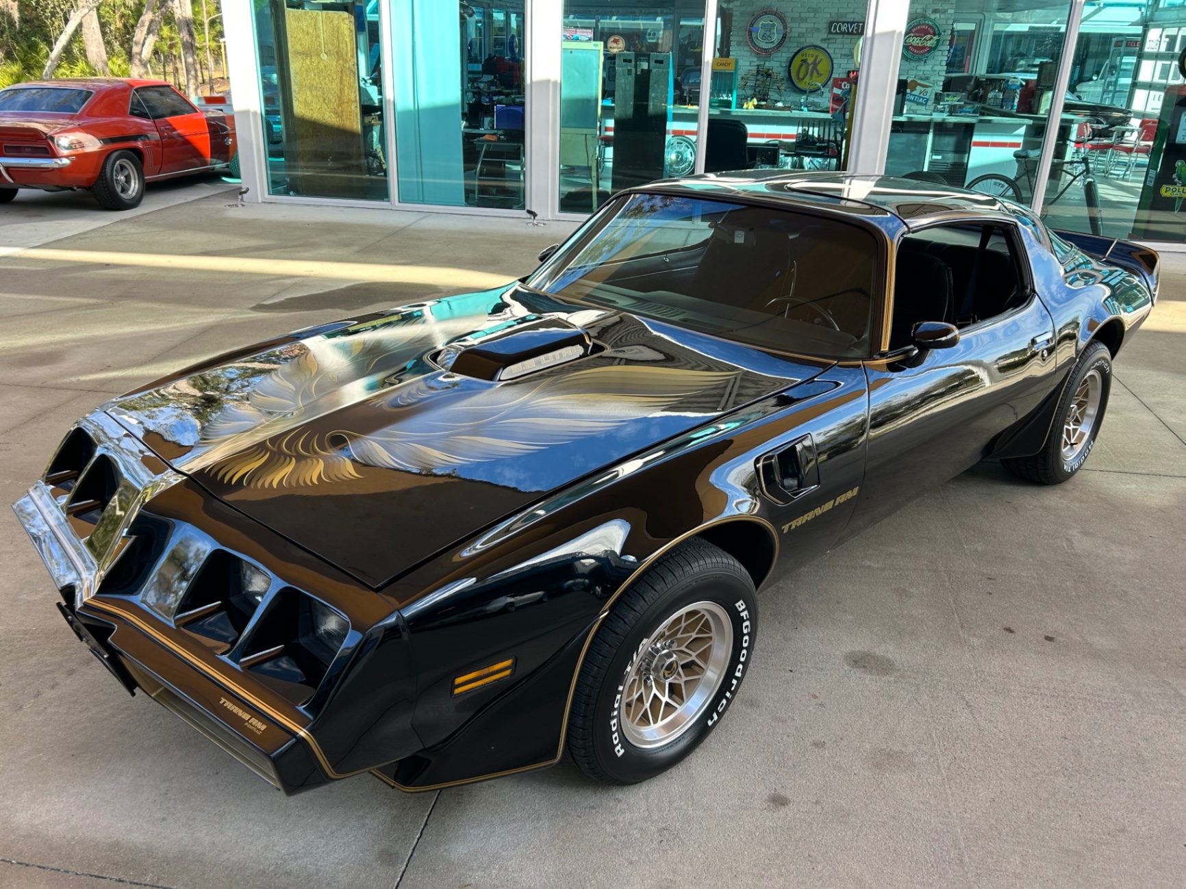 Vehicle photo 24