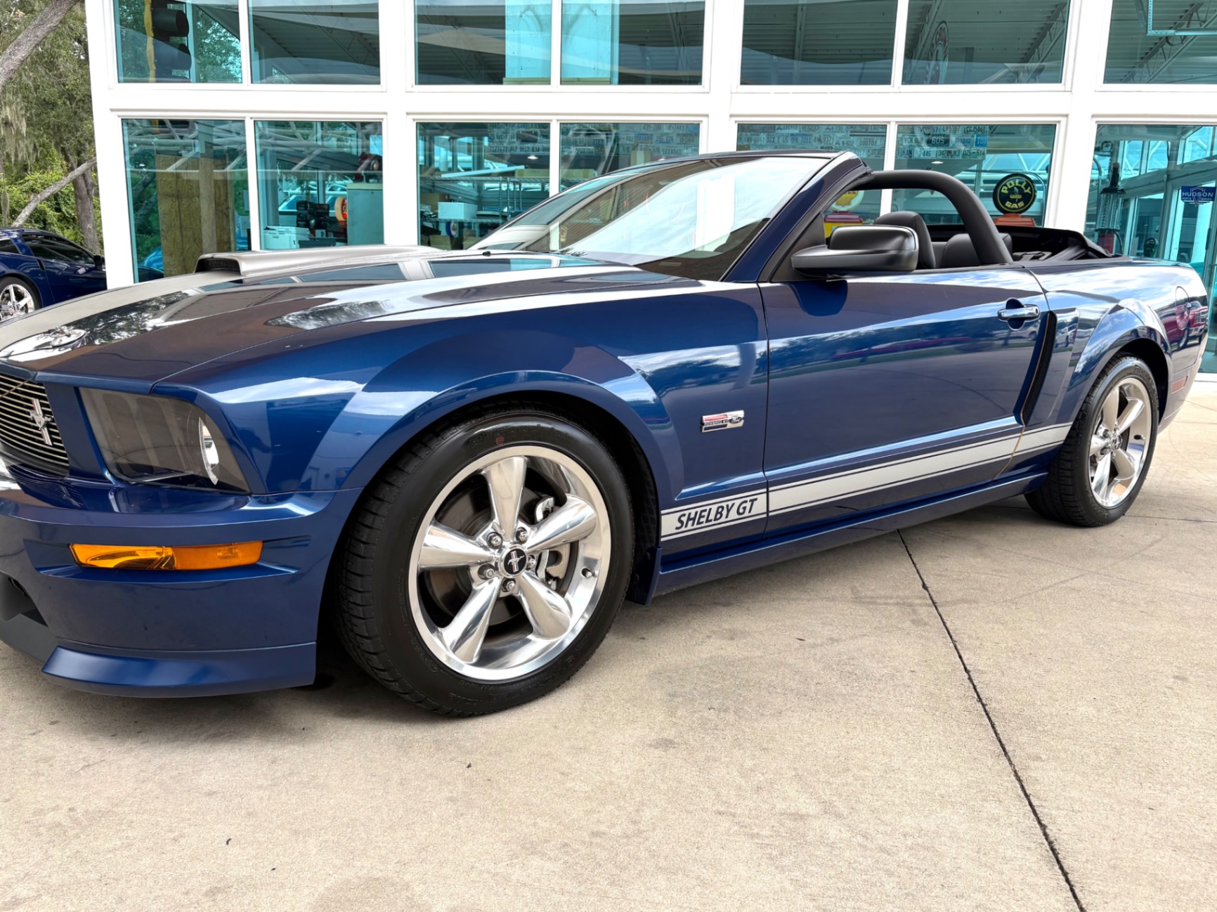 Vehicle photo 12