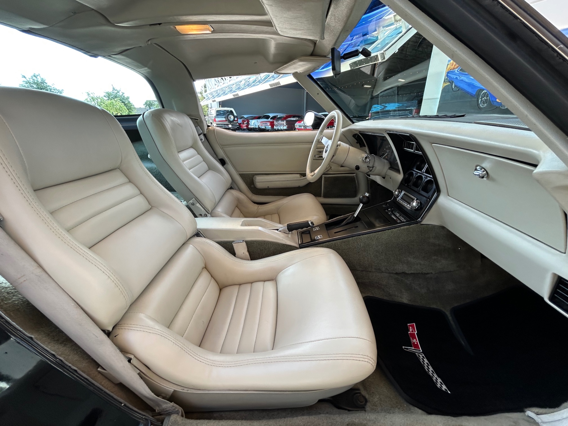 Vehicle photo 38
