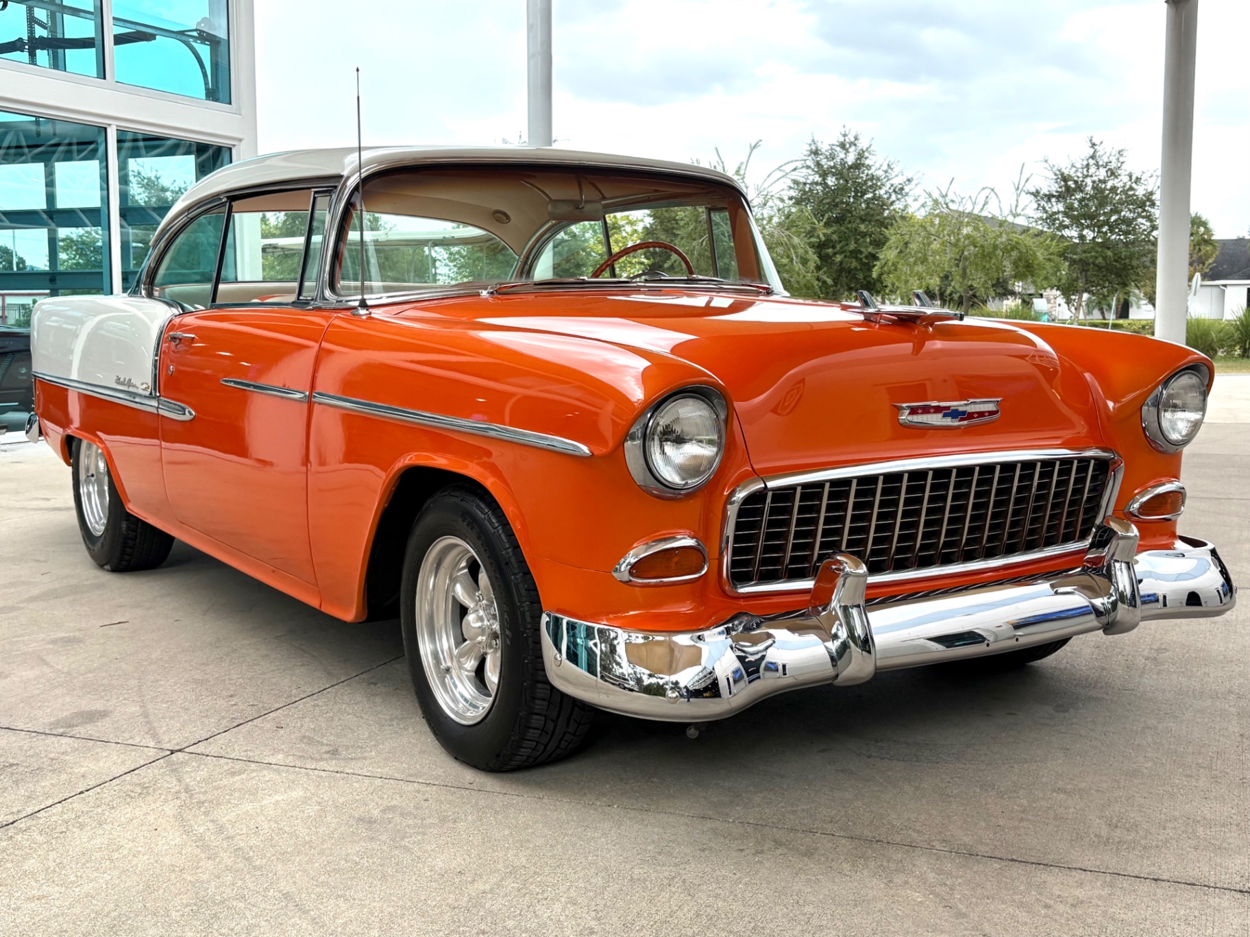 Vehicle photo 4