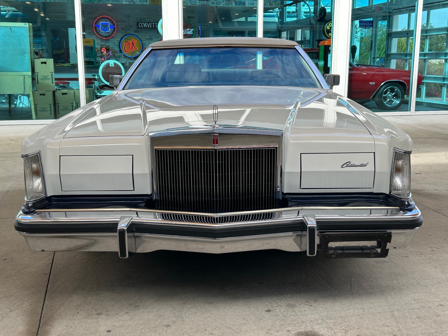 Vehicle photo 2