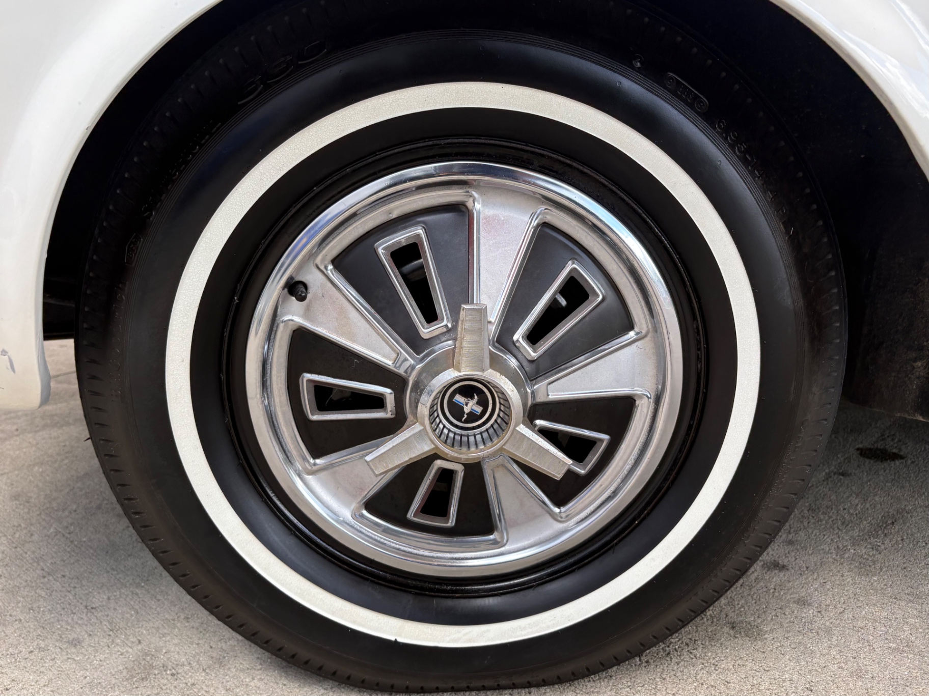 Vehicle photo 27