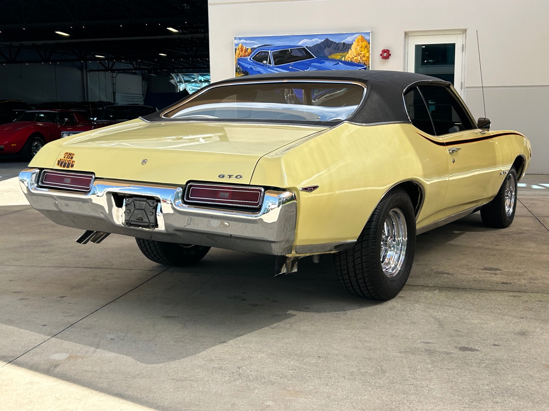 Vehicle photo 5