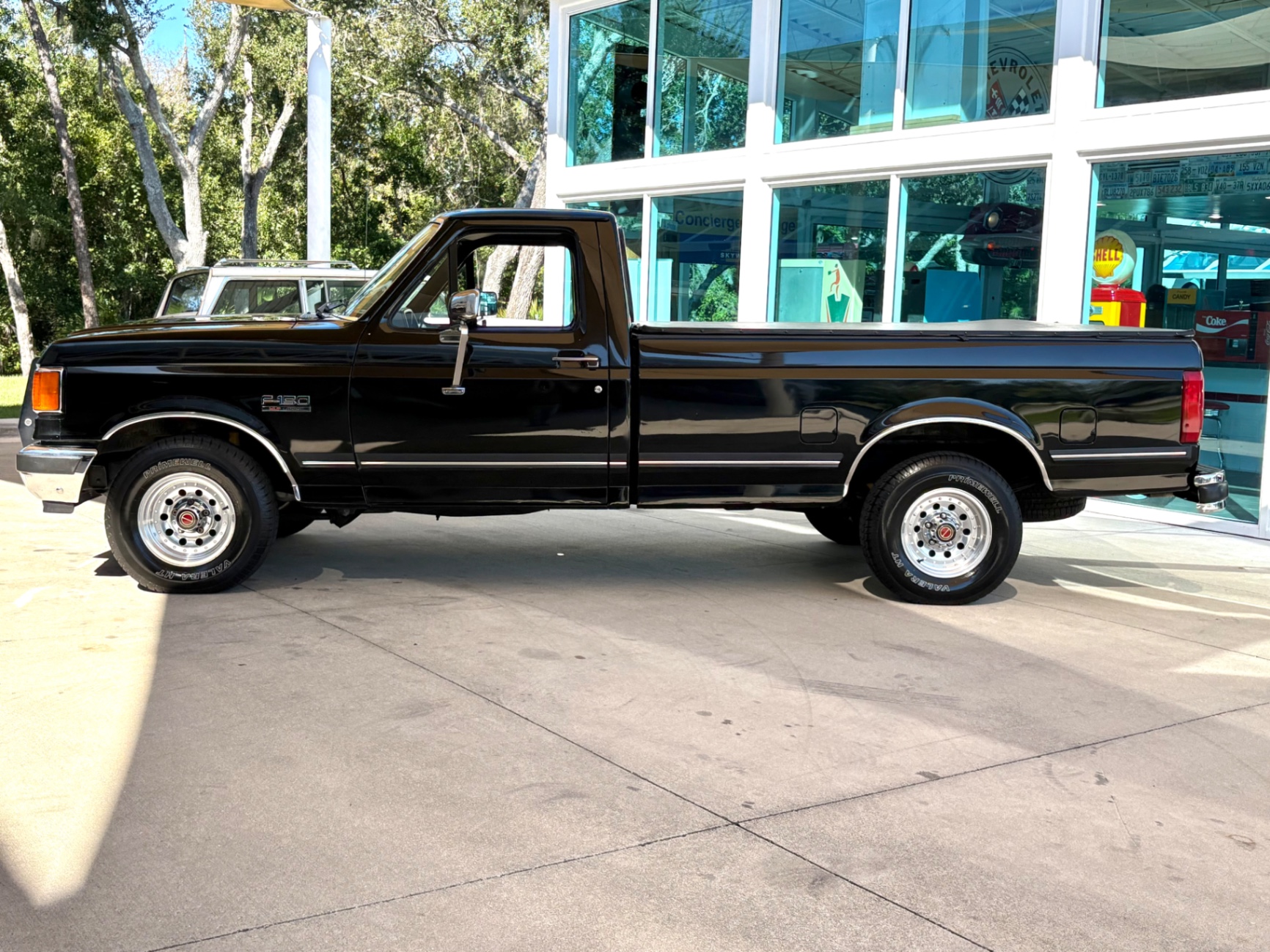 Vehicle photo 11