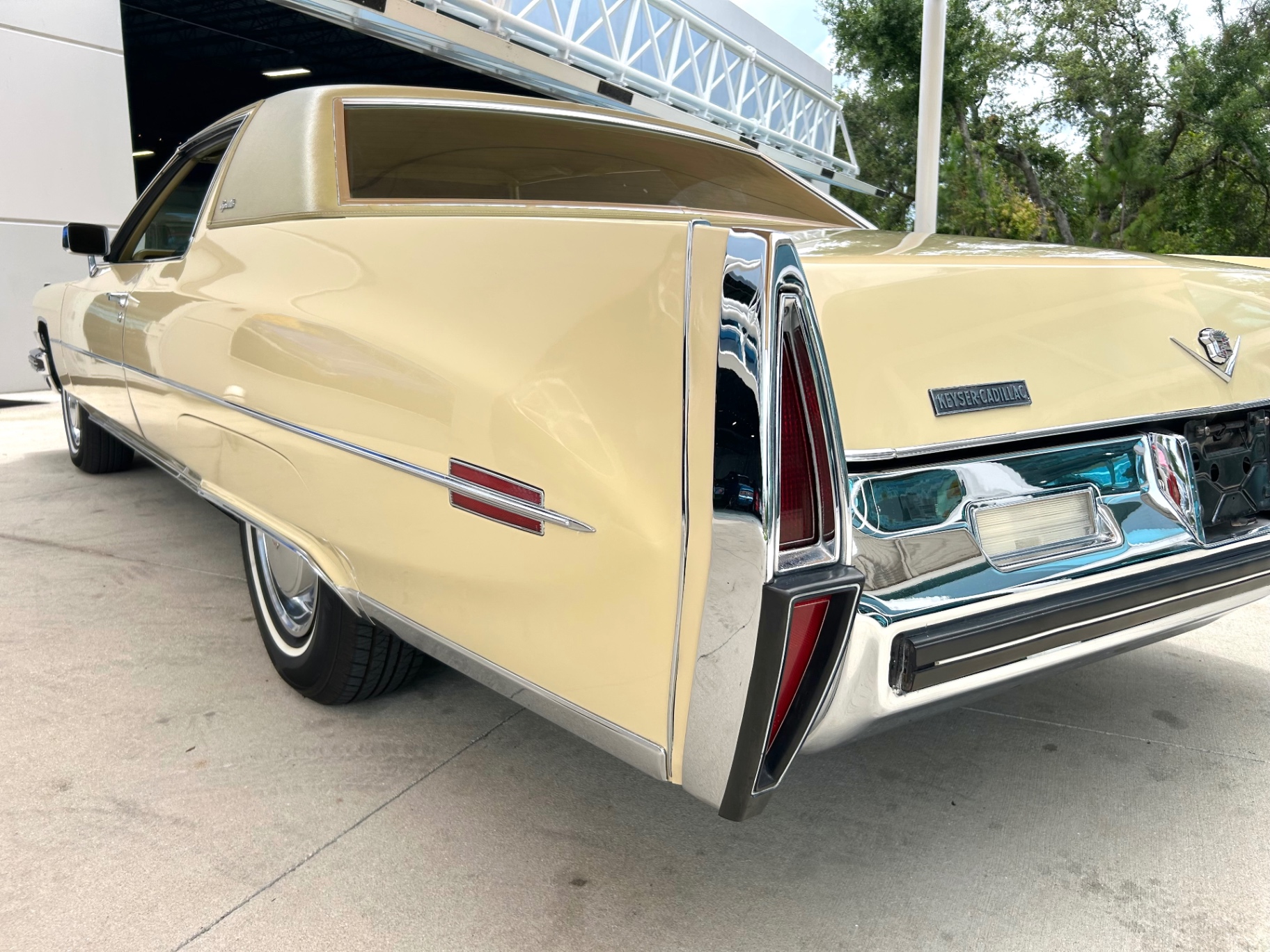 Vehicle photo 13