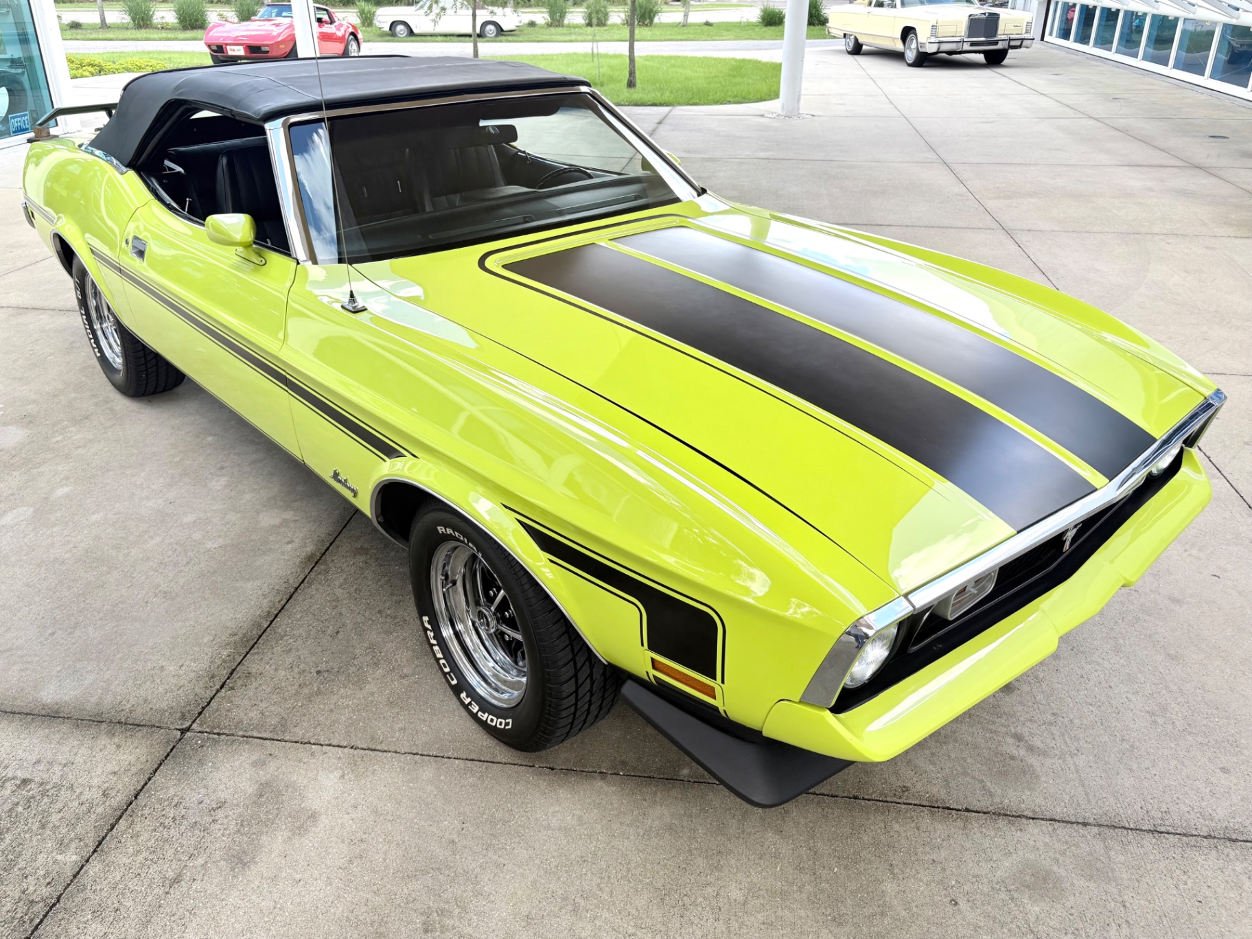 Vehicle photo 21